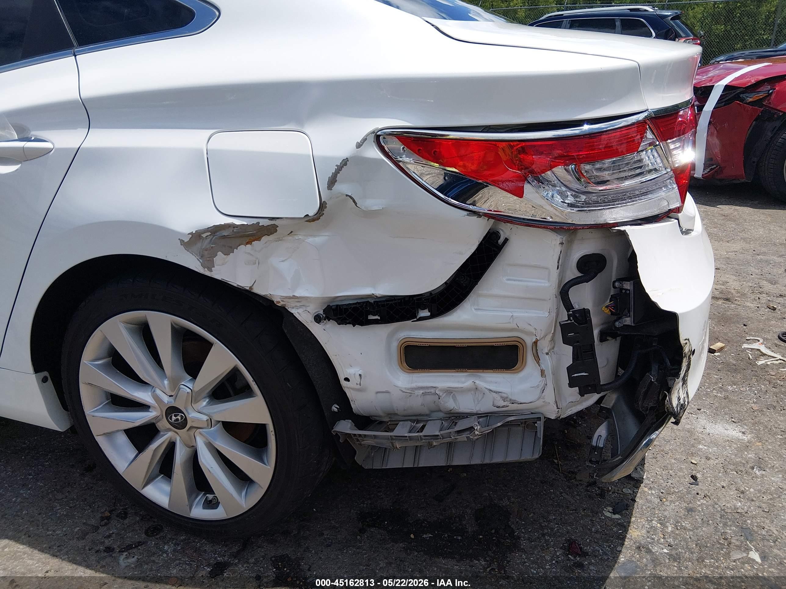 2015 Hyundai Azera Limited White vin: KMHFH4JG4FA476658