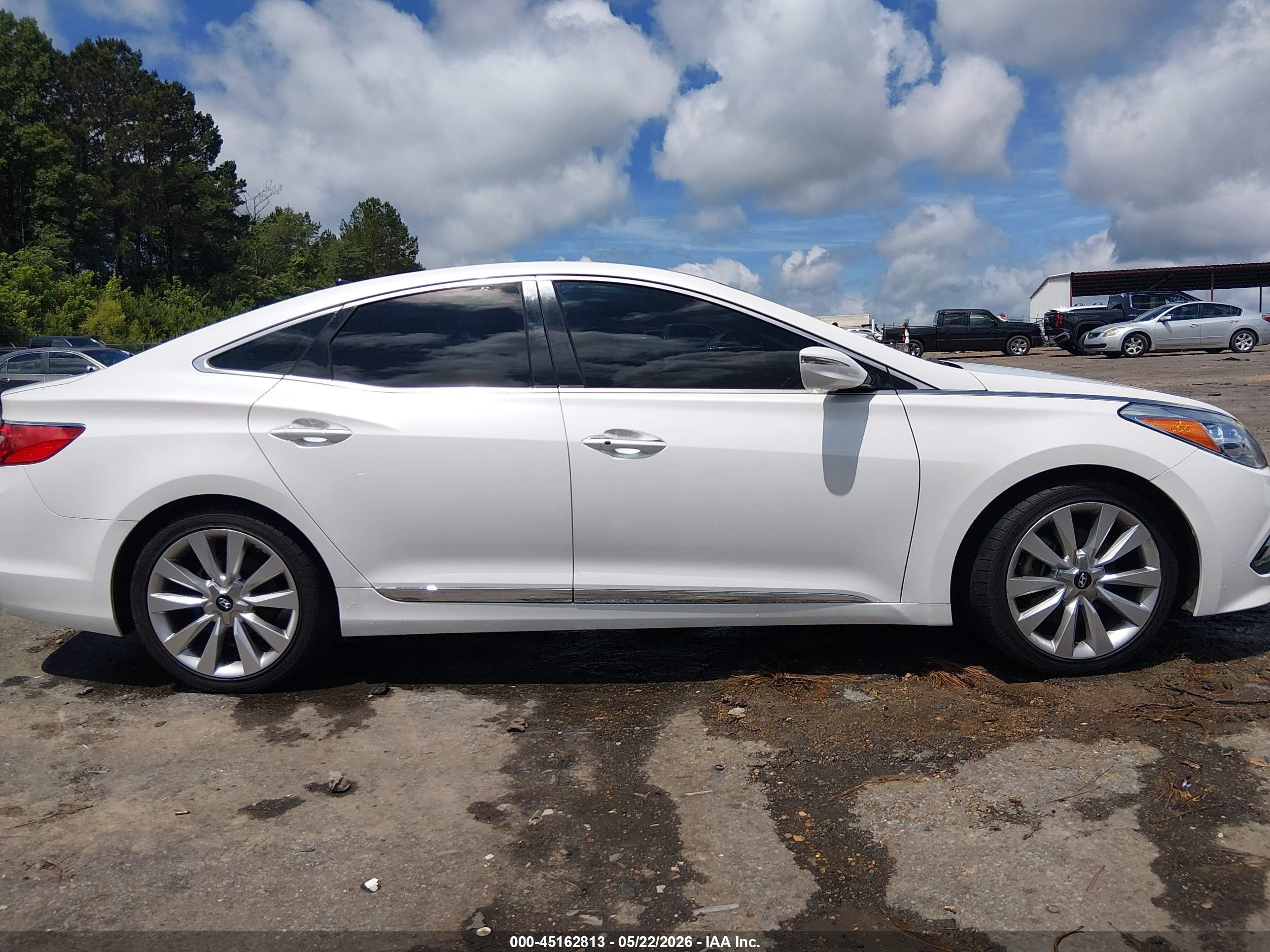 2015 Hyundai Azera Limited White vin: KMHFH4JG4FA476658