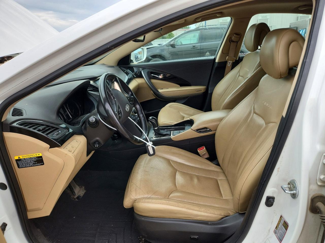 2013 Hyundai Azera Base White vin: KMHFH4JG5DA257155