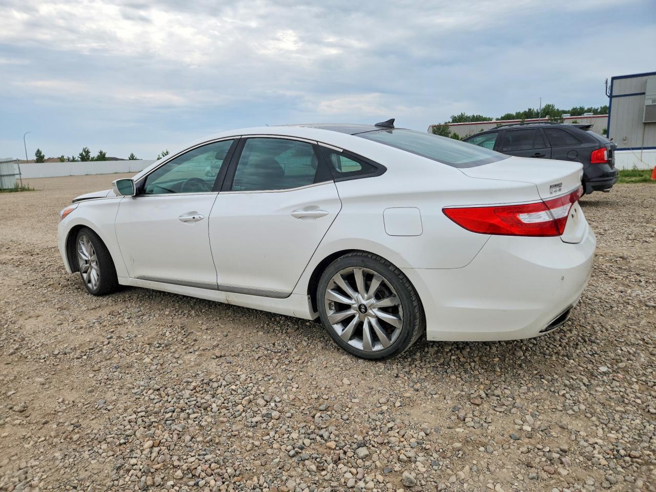 2013 Hyundai Azera Base White vin: KMHFH4JG5DA257155