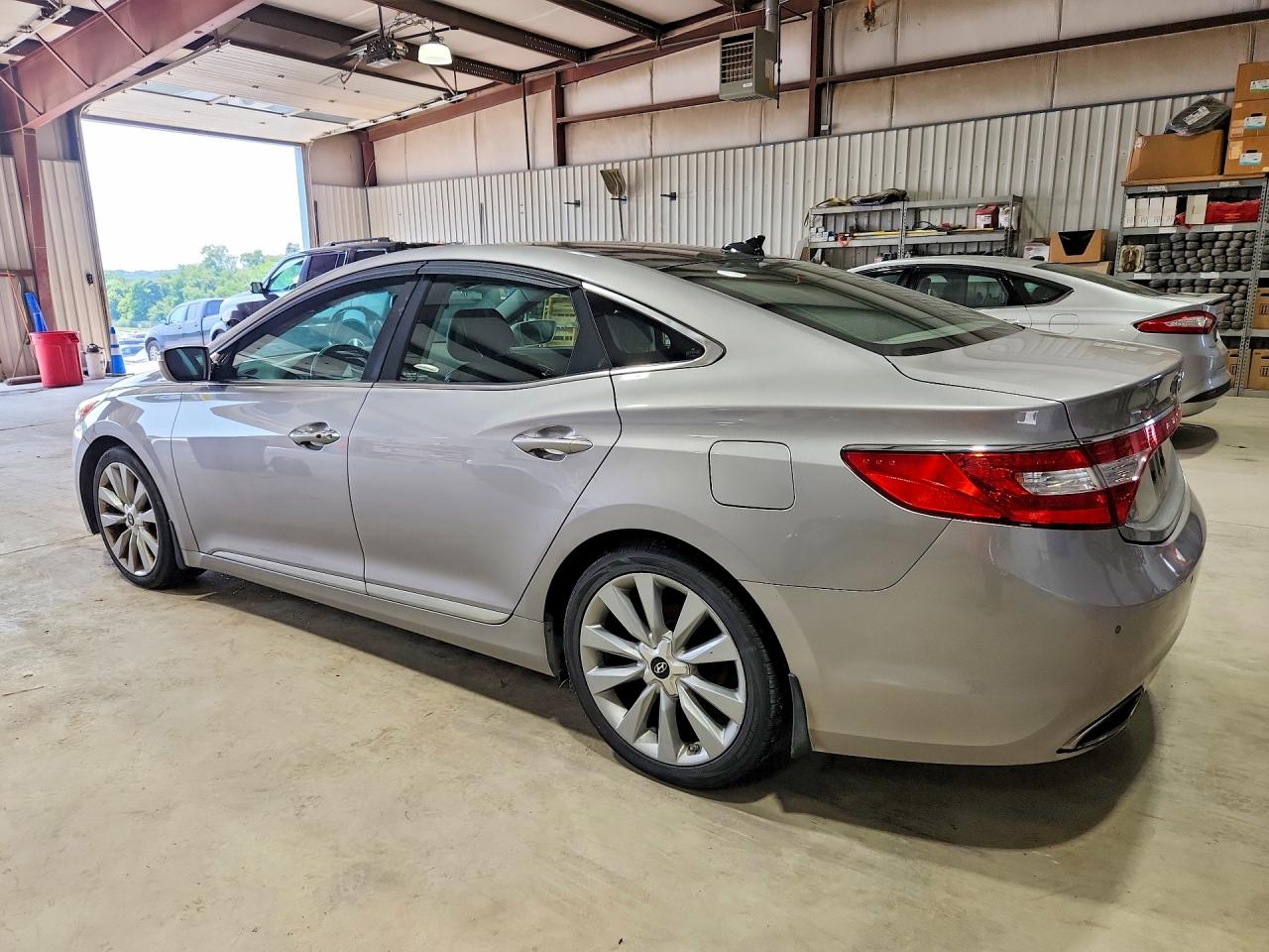 2013 Hyundai Azera Base Silver vin: KMHFH4JG6DA327651