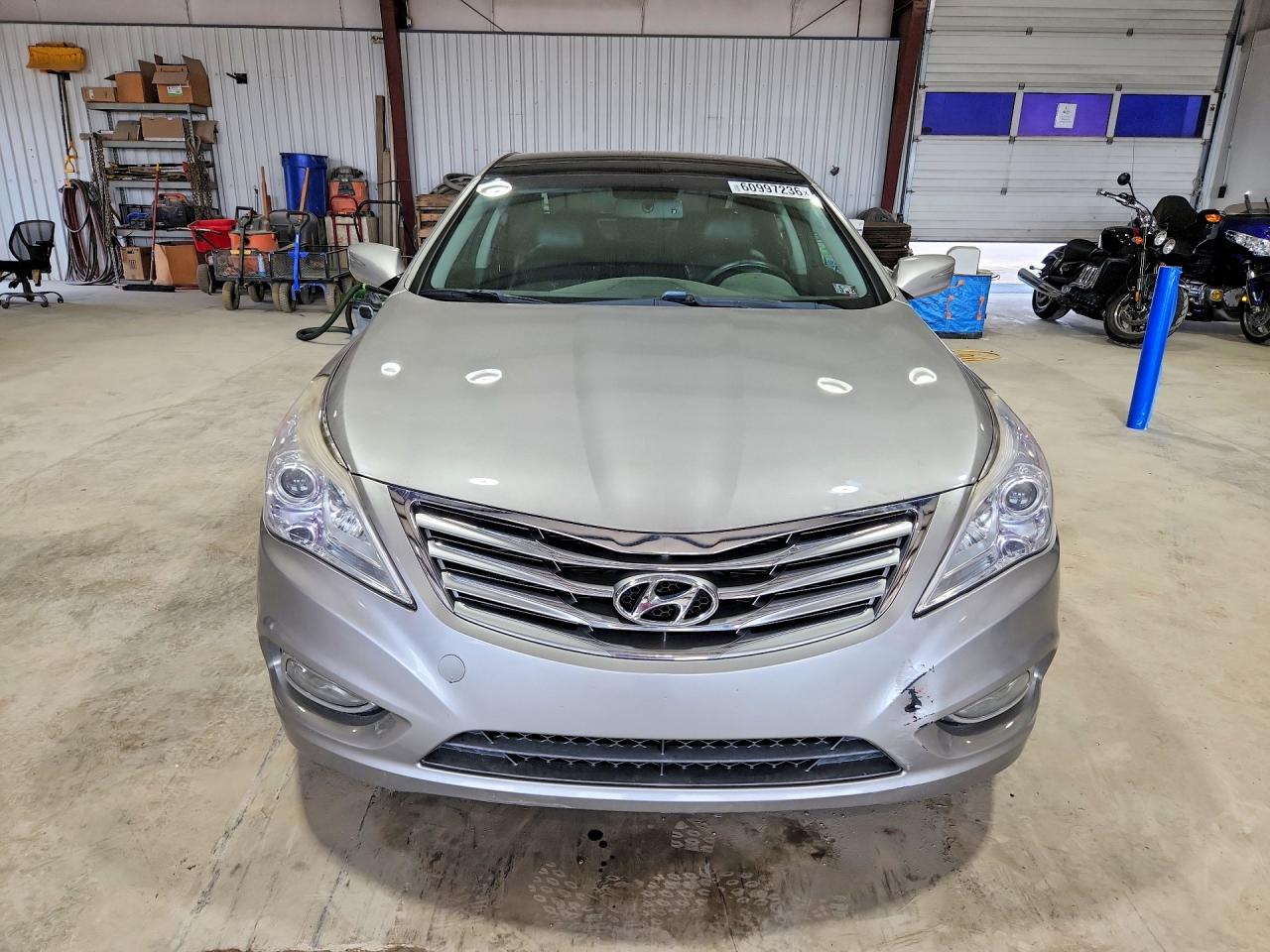 2013 Hyundai Azera Base Silver vin: KMHFH4JG6DA327651