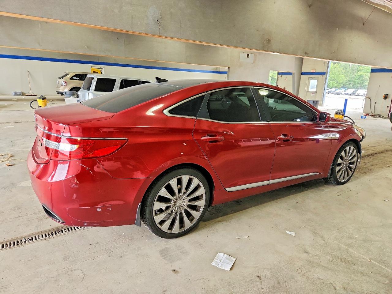 2013 Hyundai Azera Base Red vin: KMHFH4JG7DA213447
