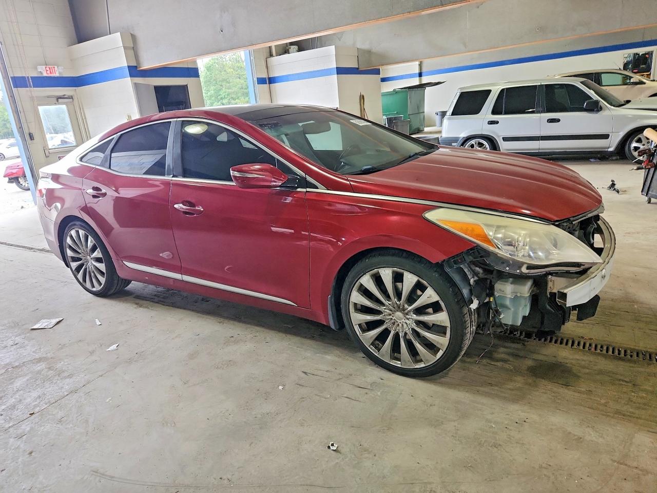 2013 Hyundai Azera Base Red vin: KMHFH4JG7DA213447