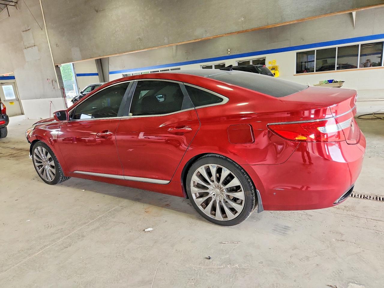 2013 Hyundai Azera Base Red vin: KMHFH4JG7DA213447