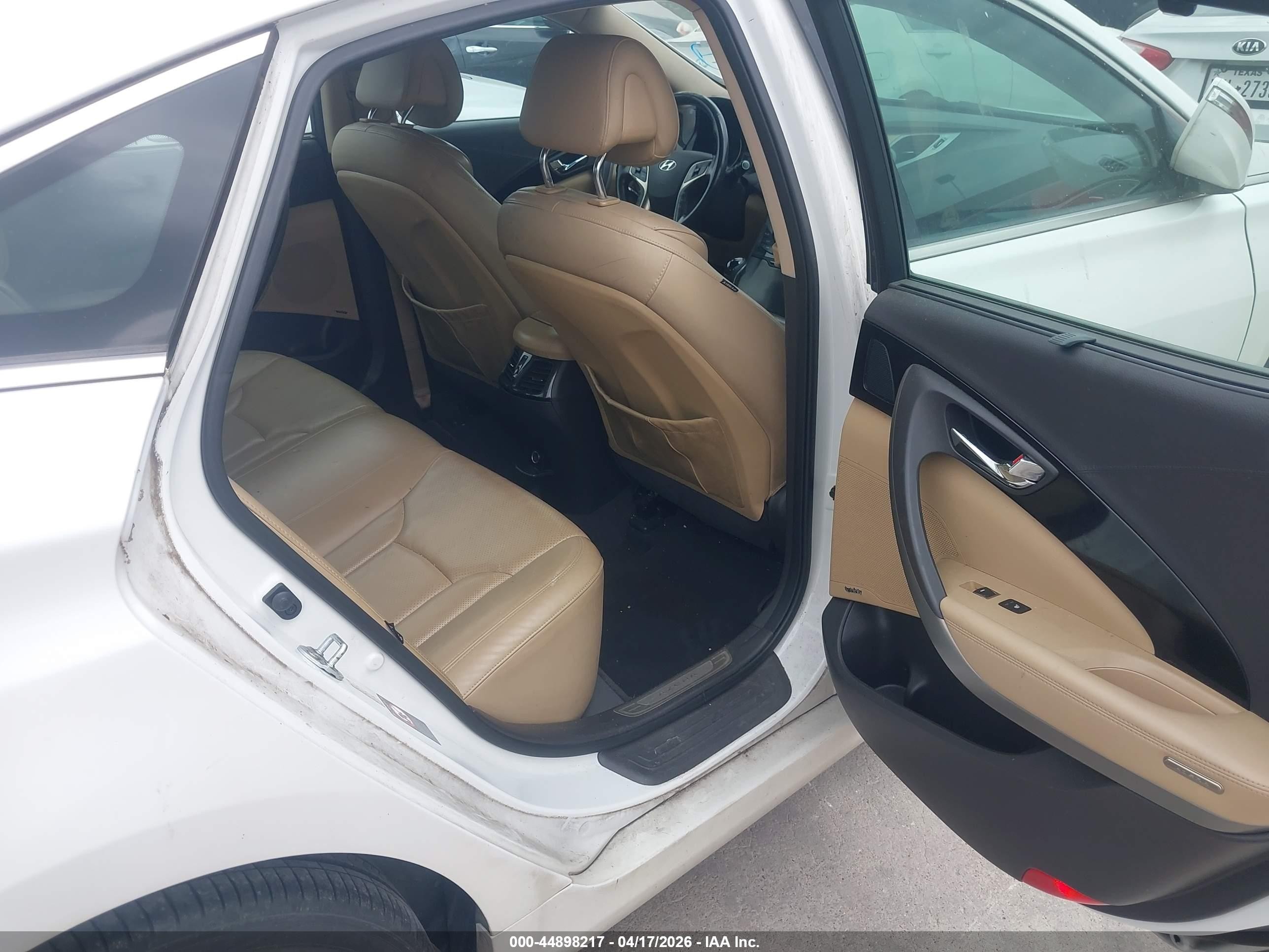 2013 Hyundai Azera   White vin: KMHFH4JG7DA218471