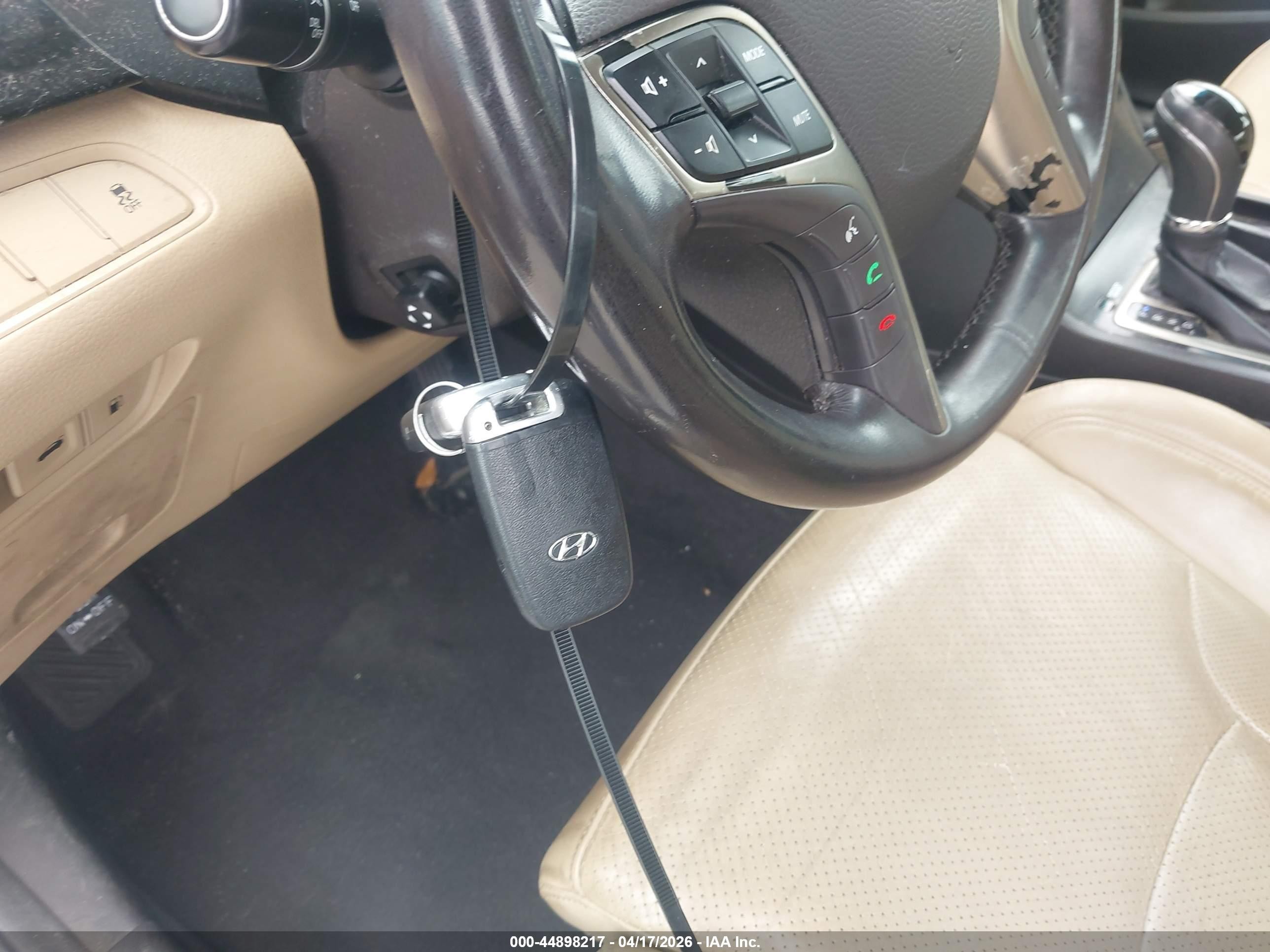 2013 Hyundai Azera   White vin: KMHFH4JG7DA218471
