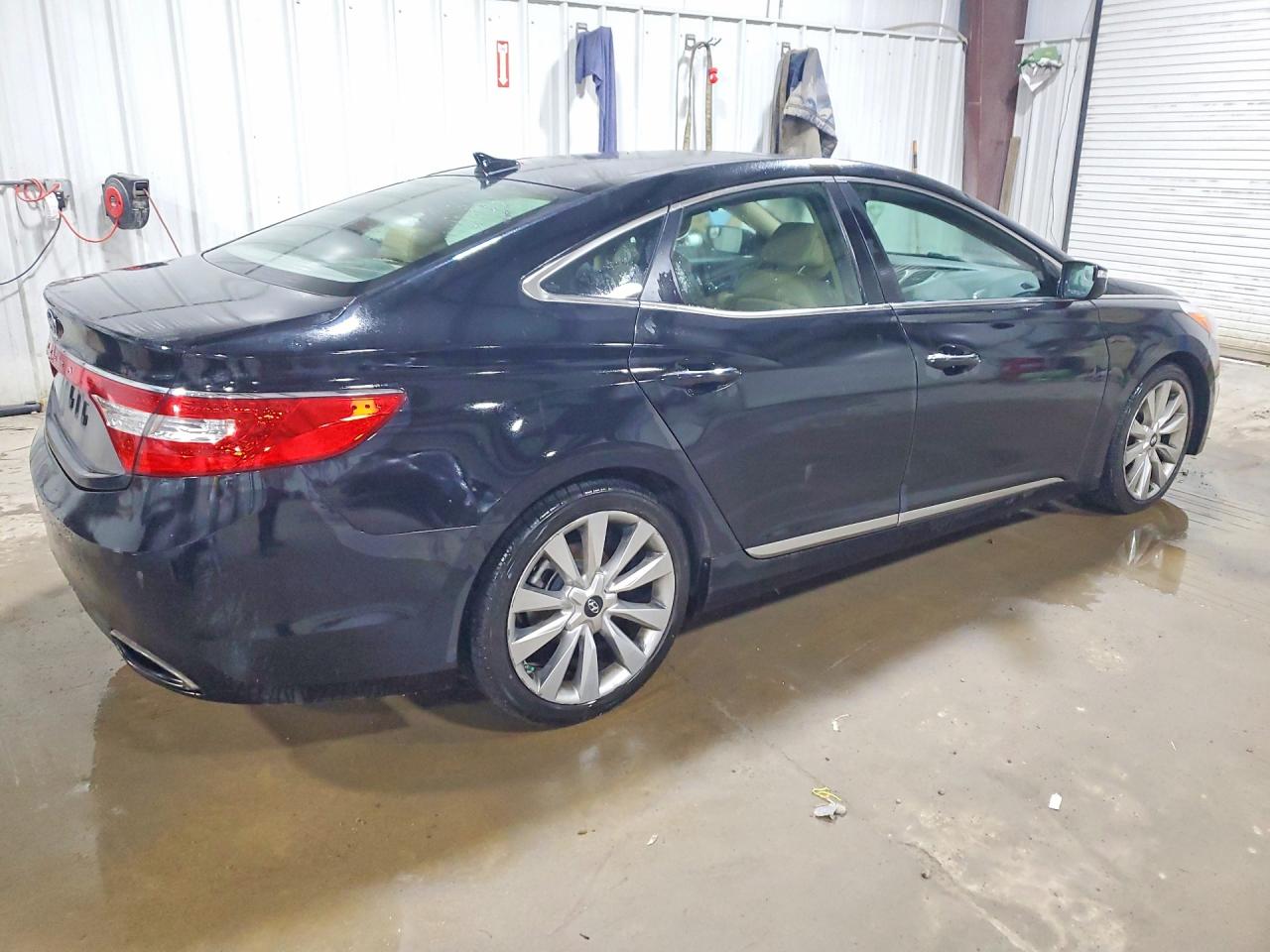 2013 Hyundai Azera Base Черный vin: KMHFH4JG7DA320756
