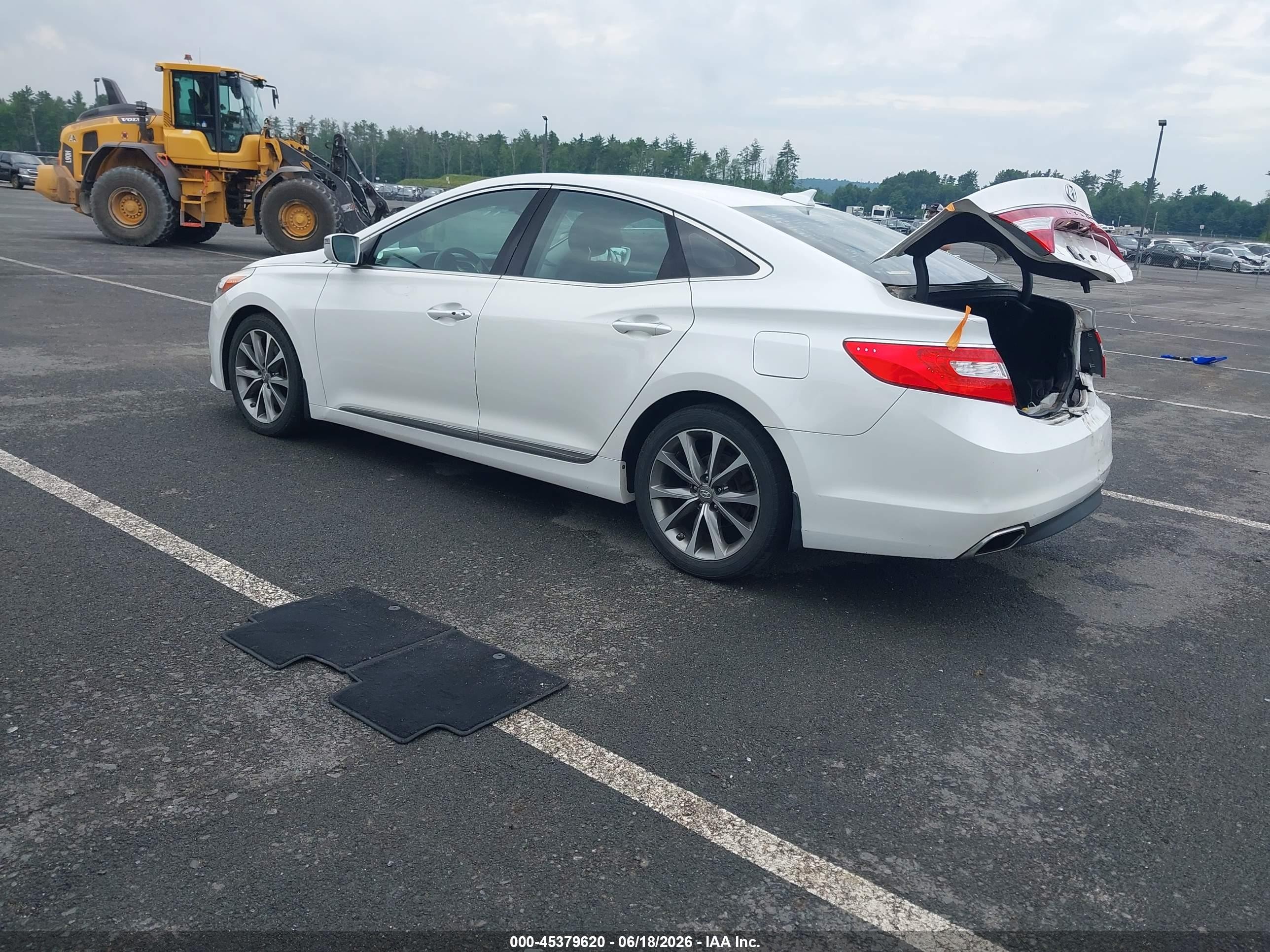 2015 Hyundai Azera   White vin: KMHFH4JG7FA434064