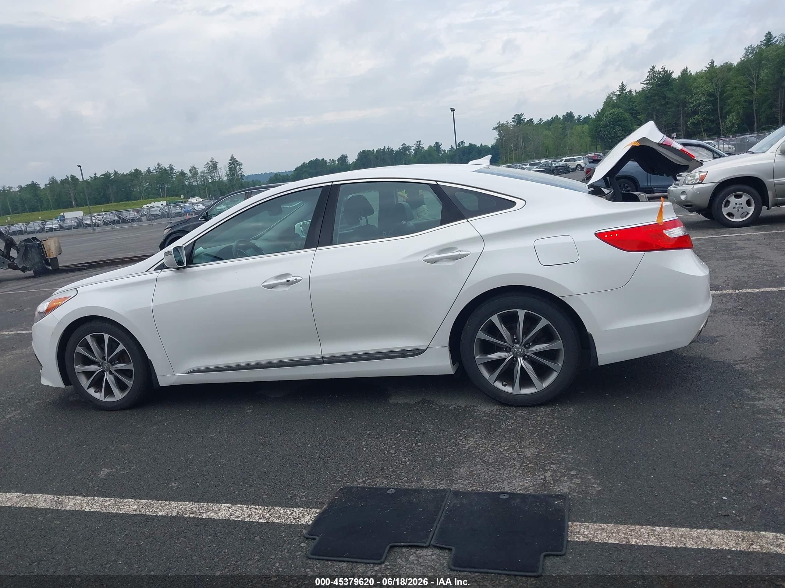 2015 Hyundai Azera   White vin: KMHFH4JG7FA434064