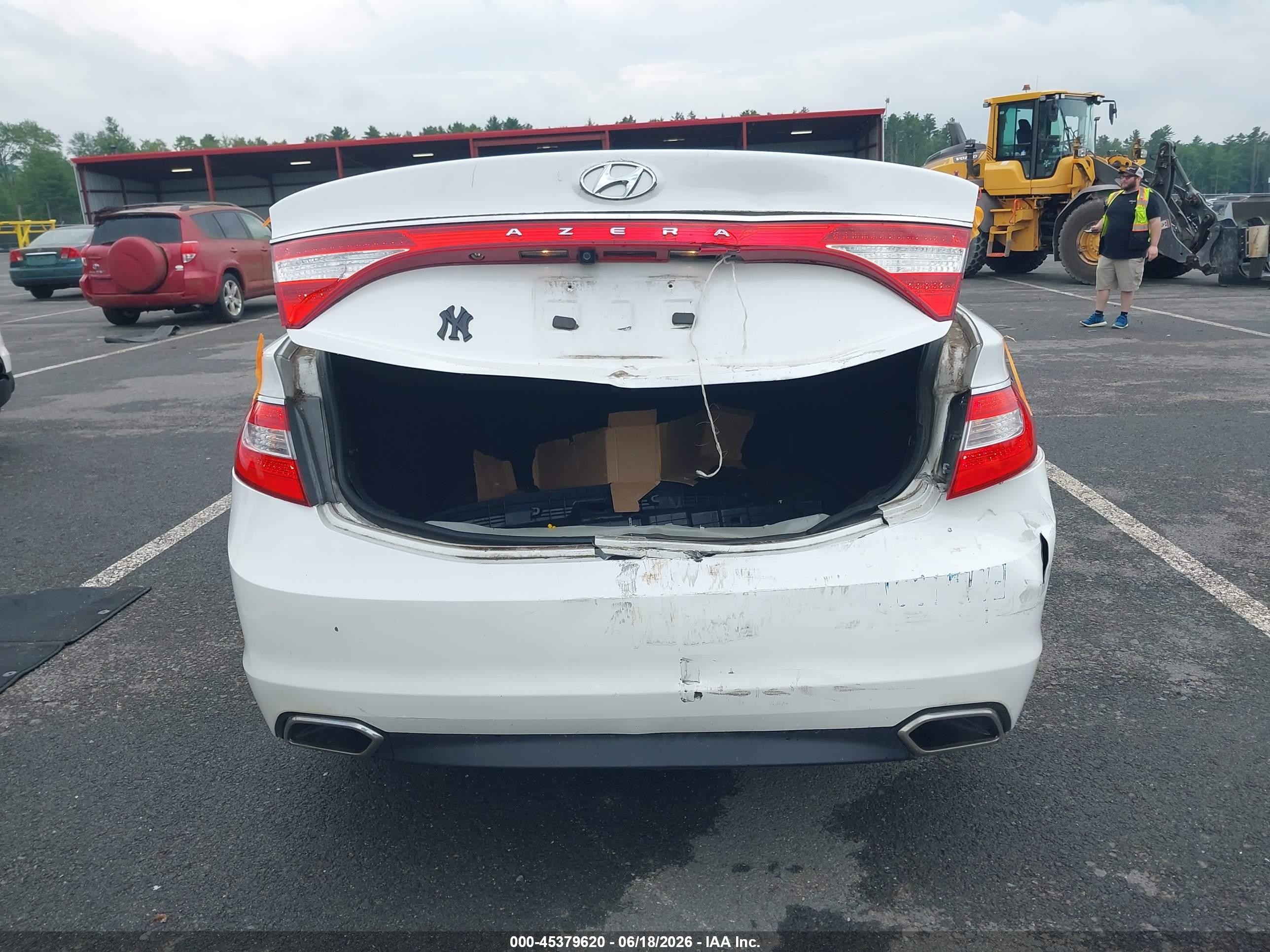 2015 Hyundai Azera   White vin: KMHFH4JG7FA434064