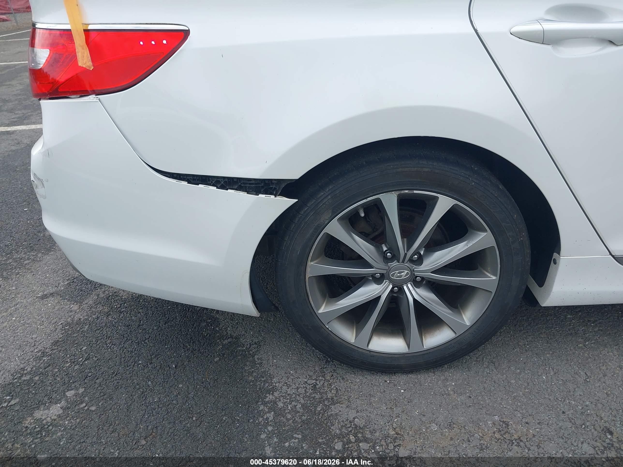 2015 Hyundai Azera   White vin: KMHFH4JG7FA434064