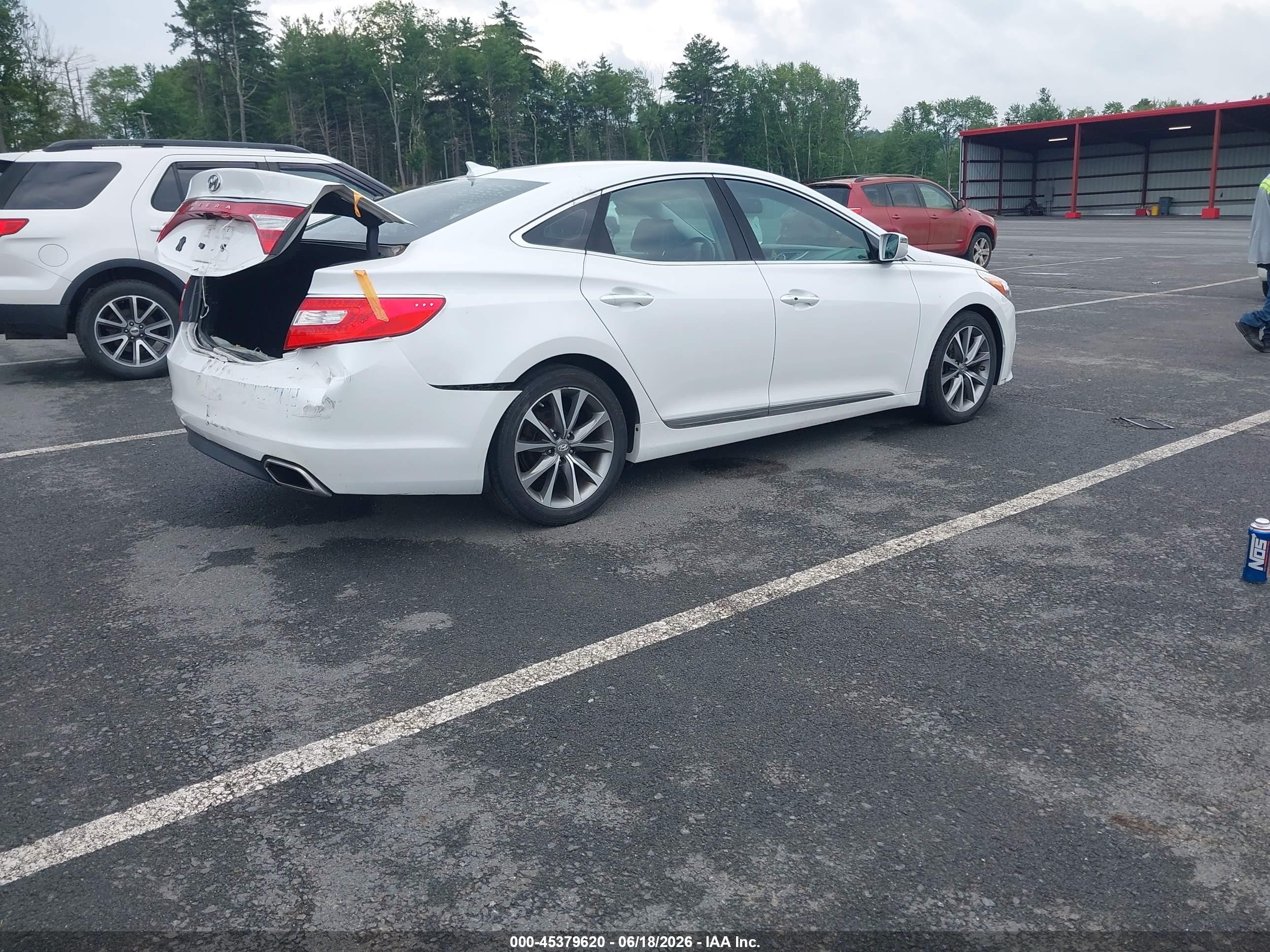 2015 Hyundai Azera   White vin: KMHFH4JG7FA434064