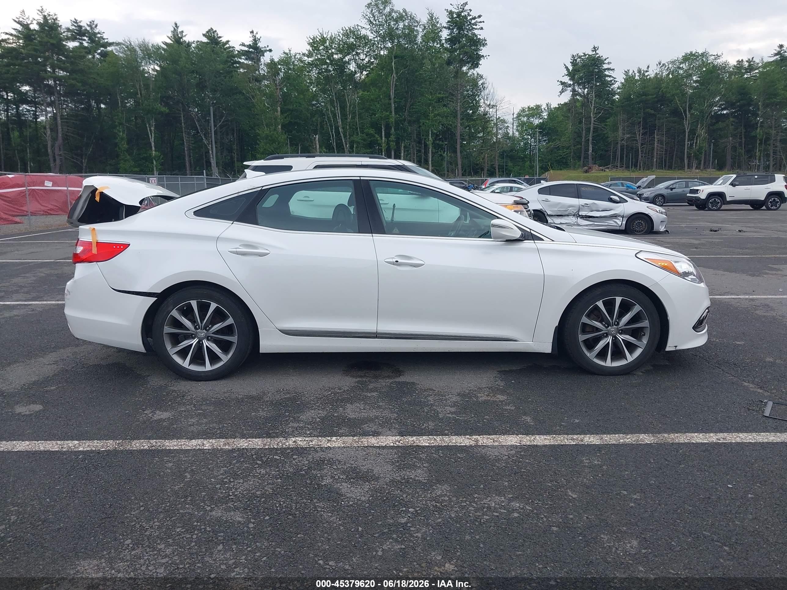 2015 Hyundai Azera   White vin: KMHFH4JG7FA434064