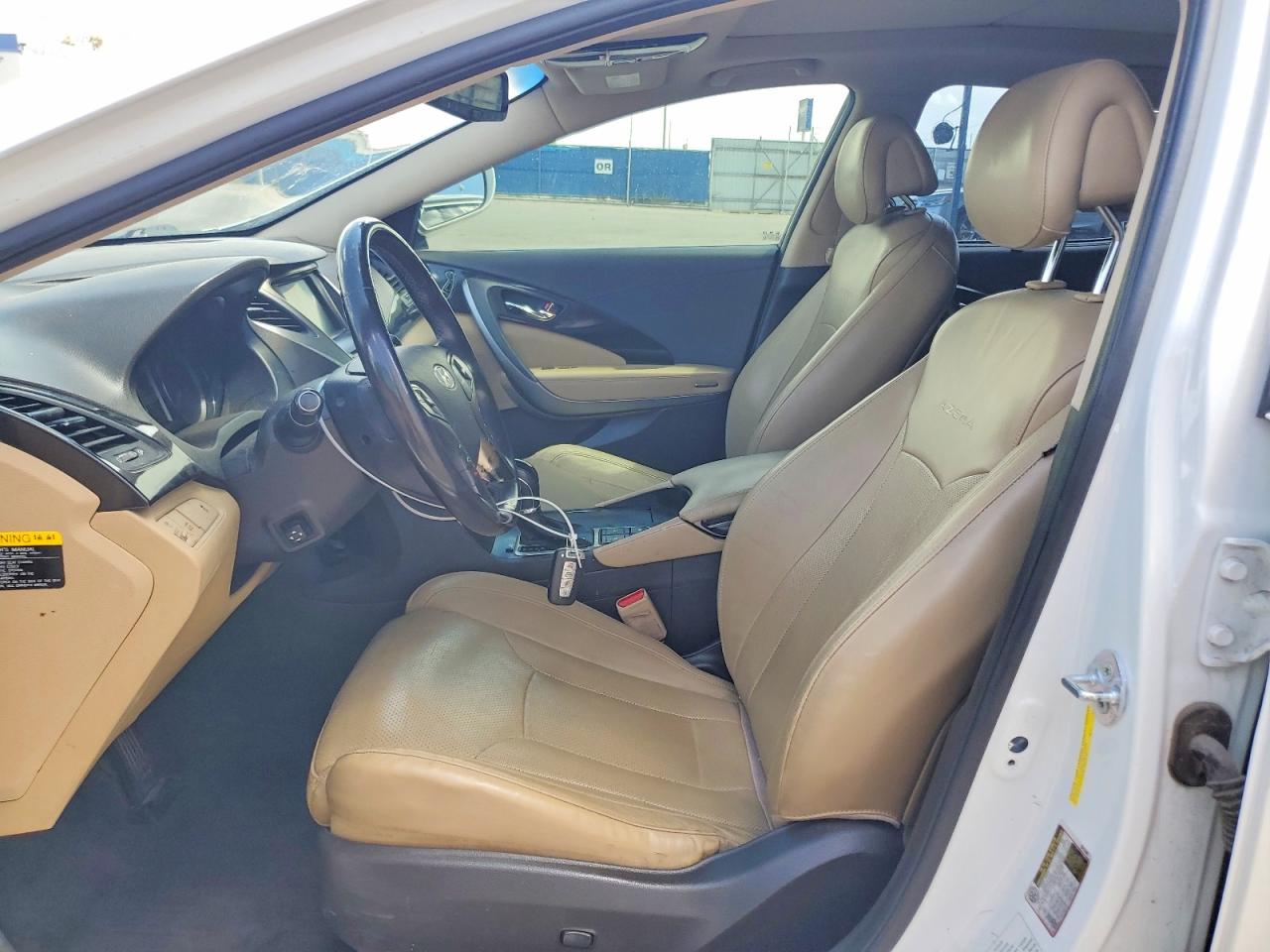 2012 Hyundai Azera Base White vin: KMHFH4JG8CA149014