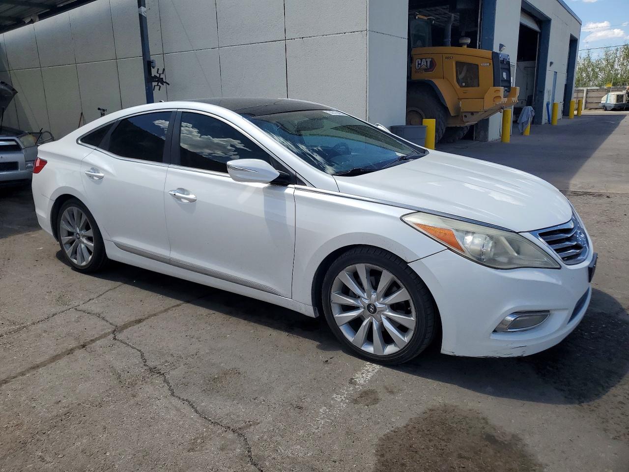 2012 Hyundai Azera Base White vin: KMHFH4JG8CA149014