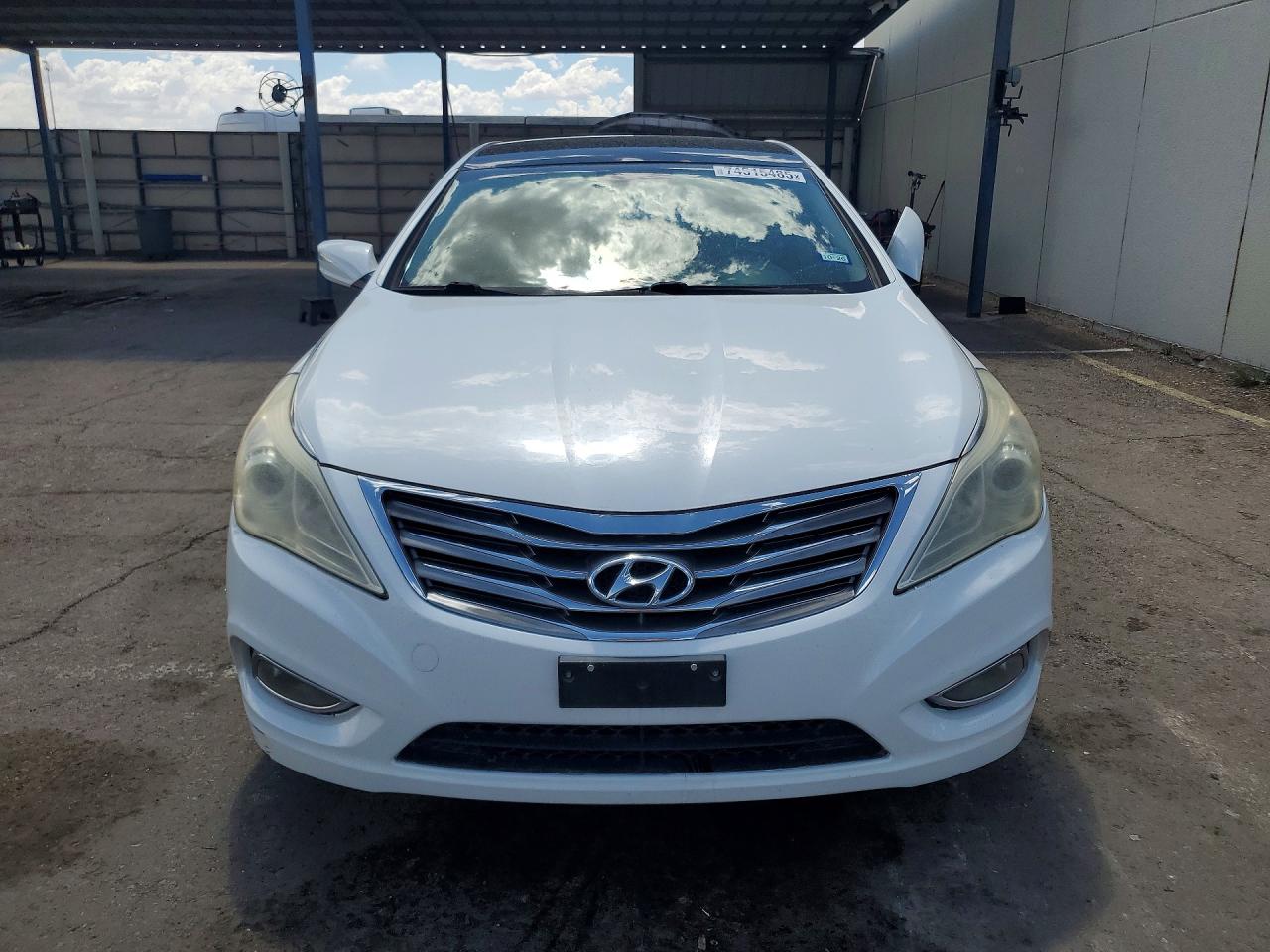 2012 Hyundai Azera Base White vin: KMHFH4JG8CA149014