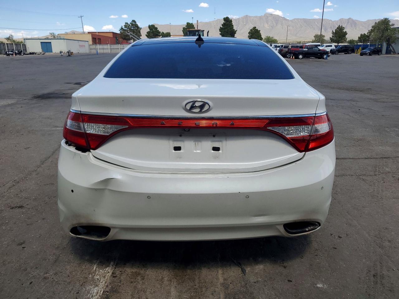 2012 Hyundai Azera Base White vin: KMHFH4JG8CA149014