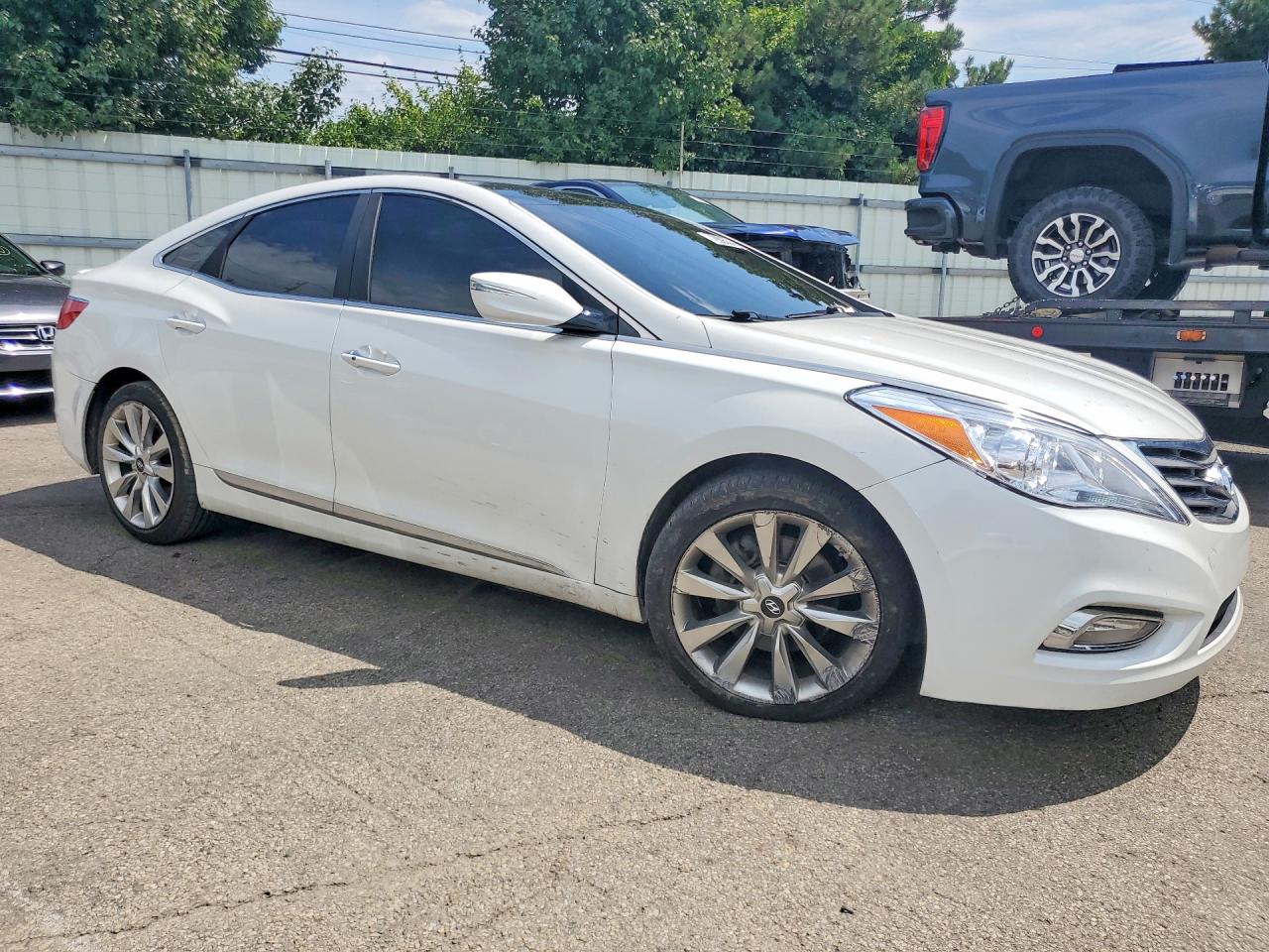 2013 Hyundai Azera Base White vin: KMHFH4JG8DA229723