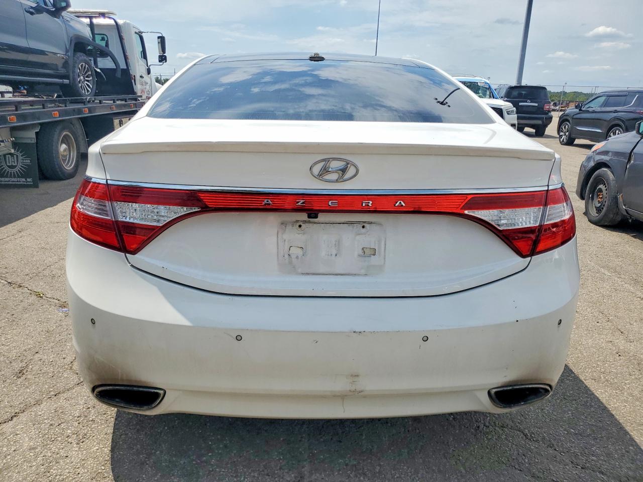 2013 Hyundai Azera Base White vin: KMHFH4JG8DA229723