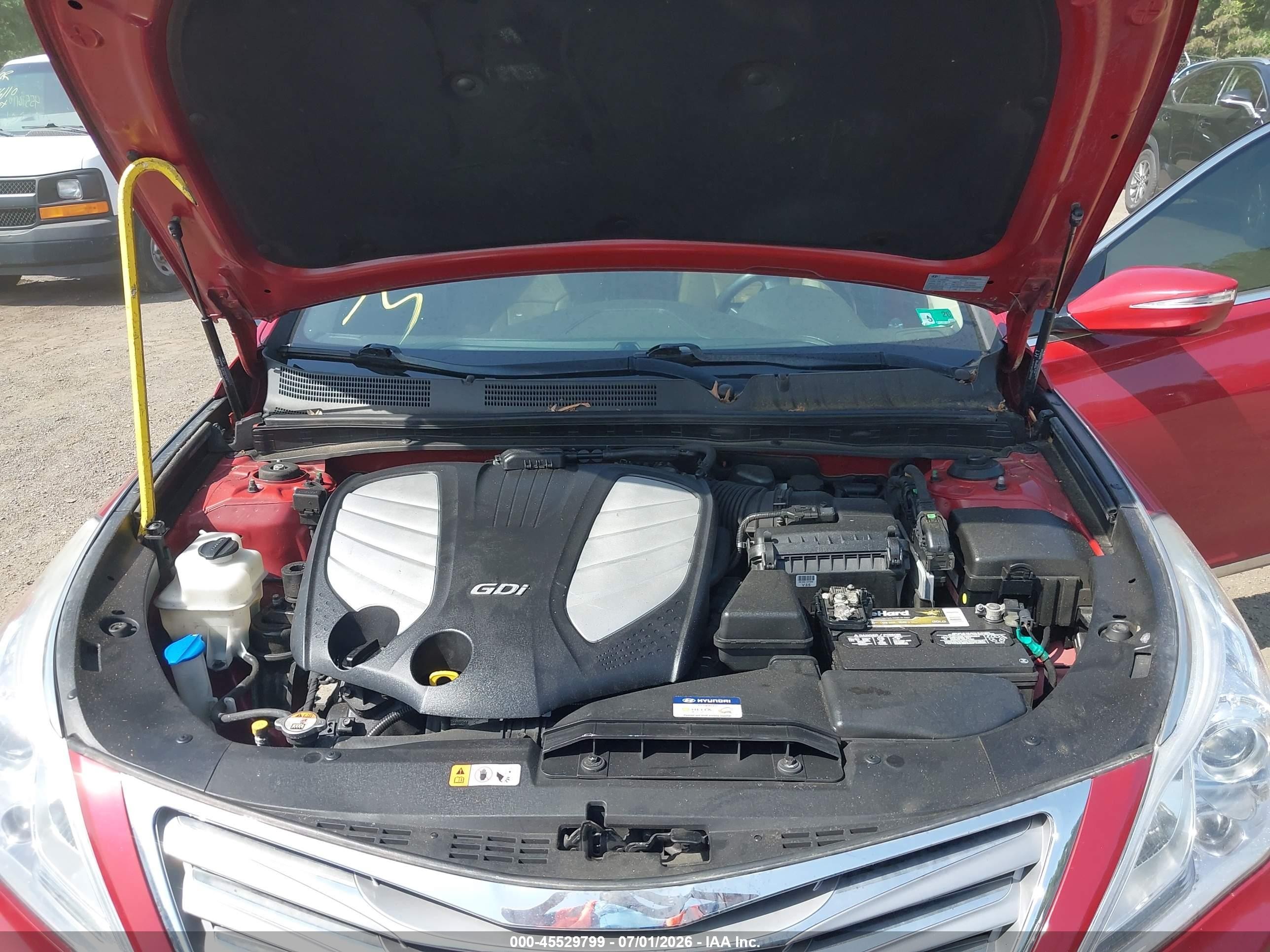 2013 Hyundai Azera   Red vin: KMHFH4JG8DA311497