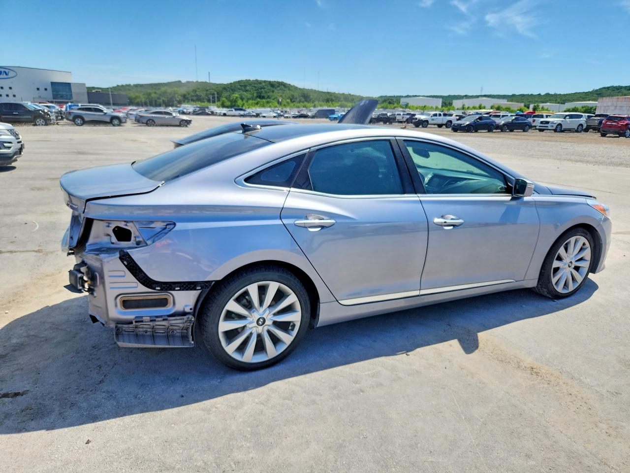 2016 Hyundai Azera Limited Silver vin: KMHFH4JG9GA516041