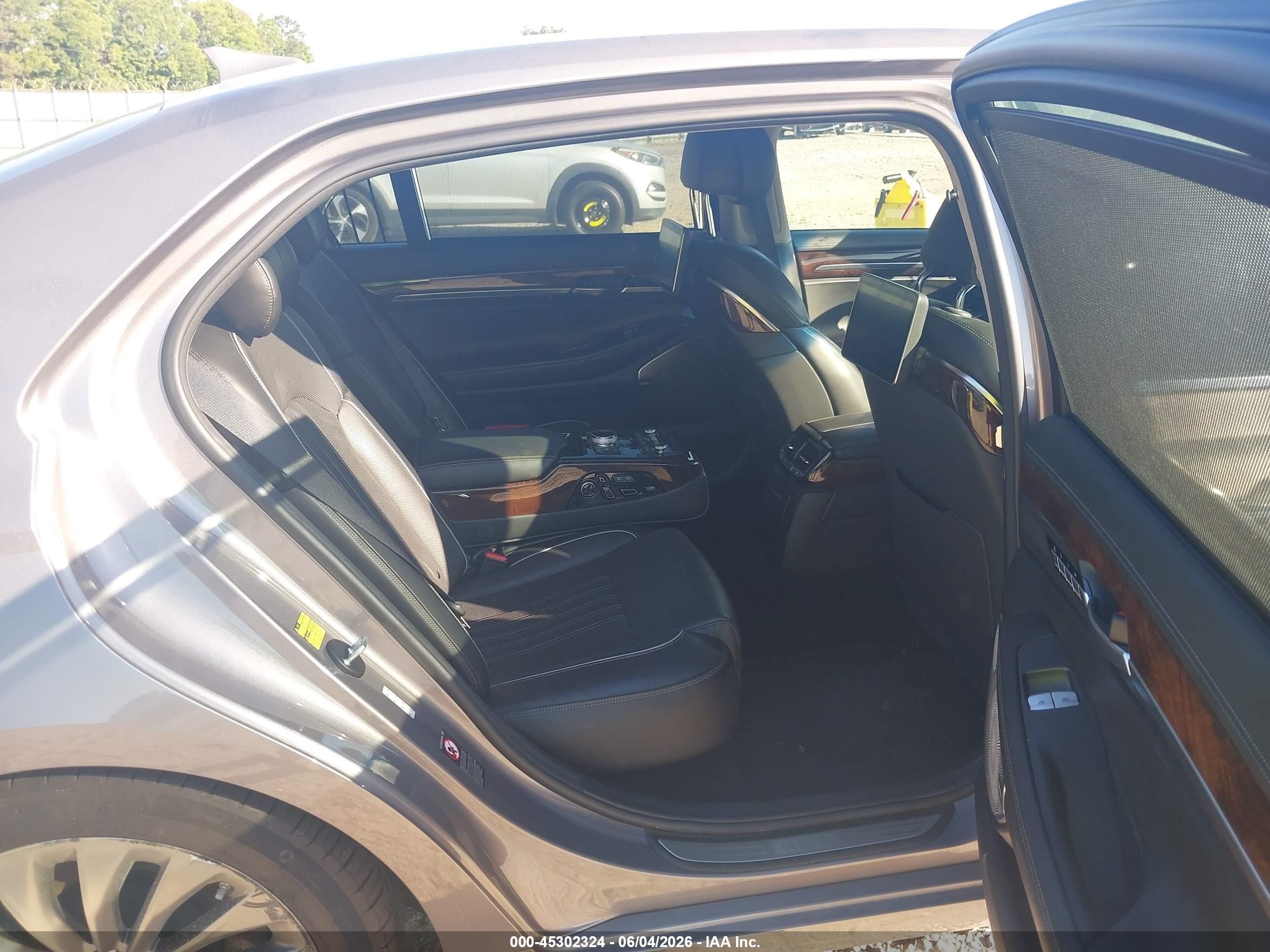 2018 Genesis G90 5.0 Ultimate Серый vin: KMHG54JH7JU041548