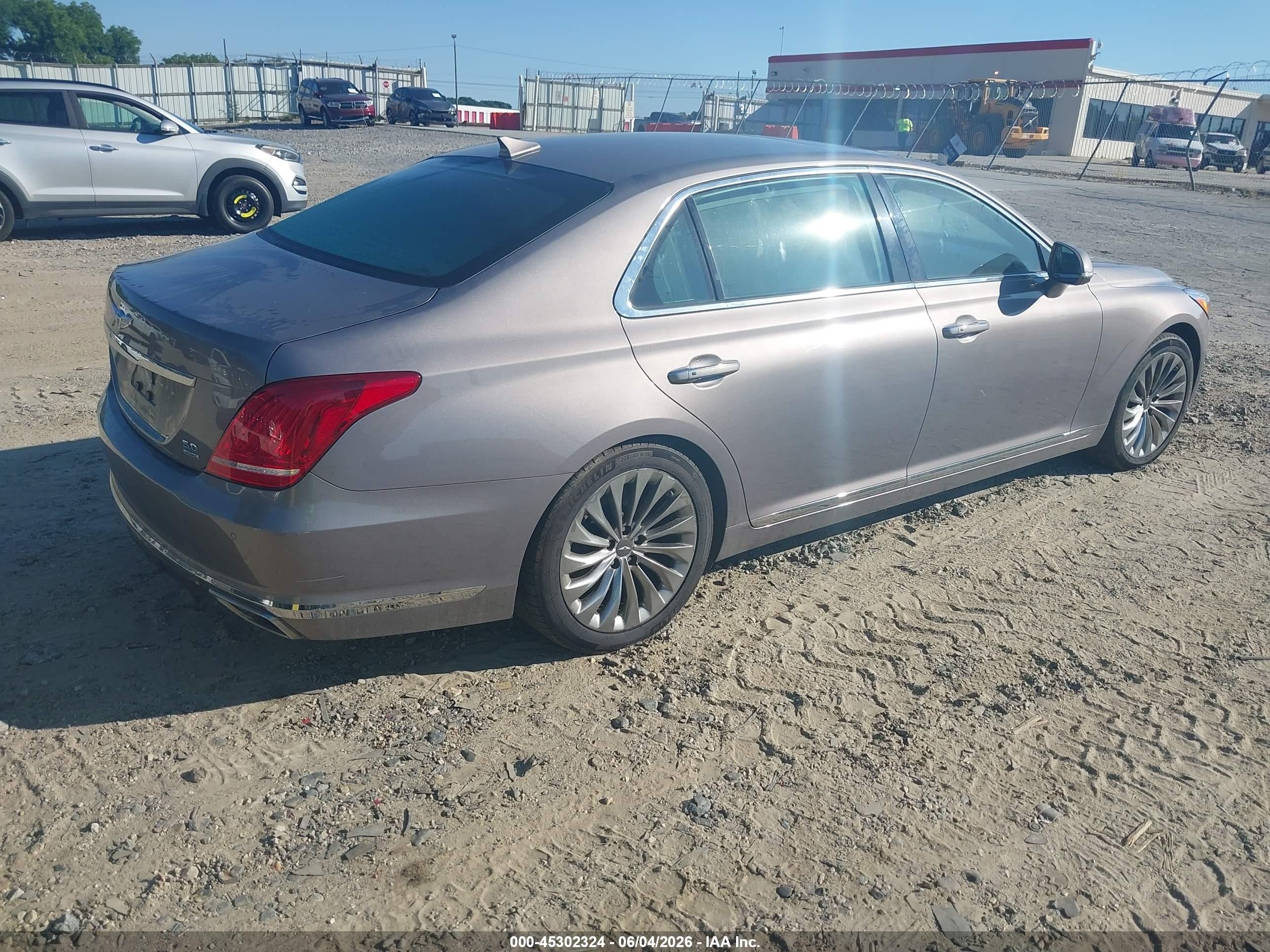2018 Genesis G90 5.0 Ultimate Серый vin: KMHG54JH7JU041548