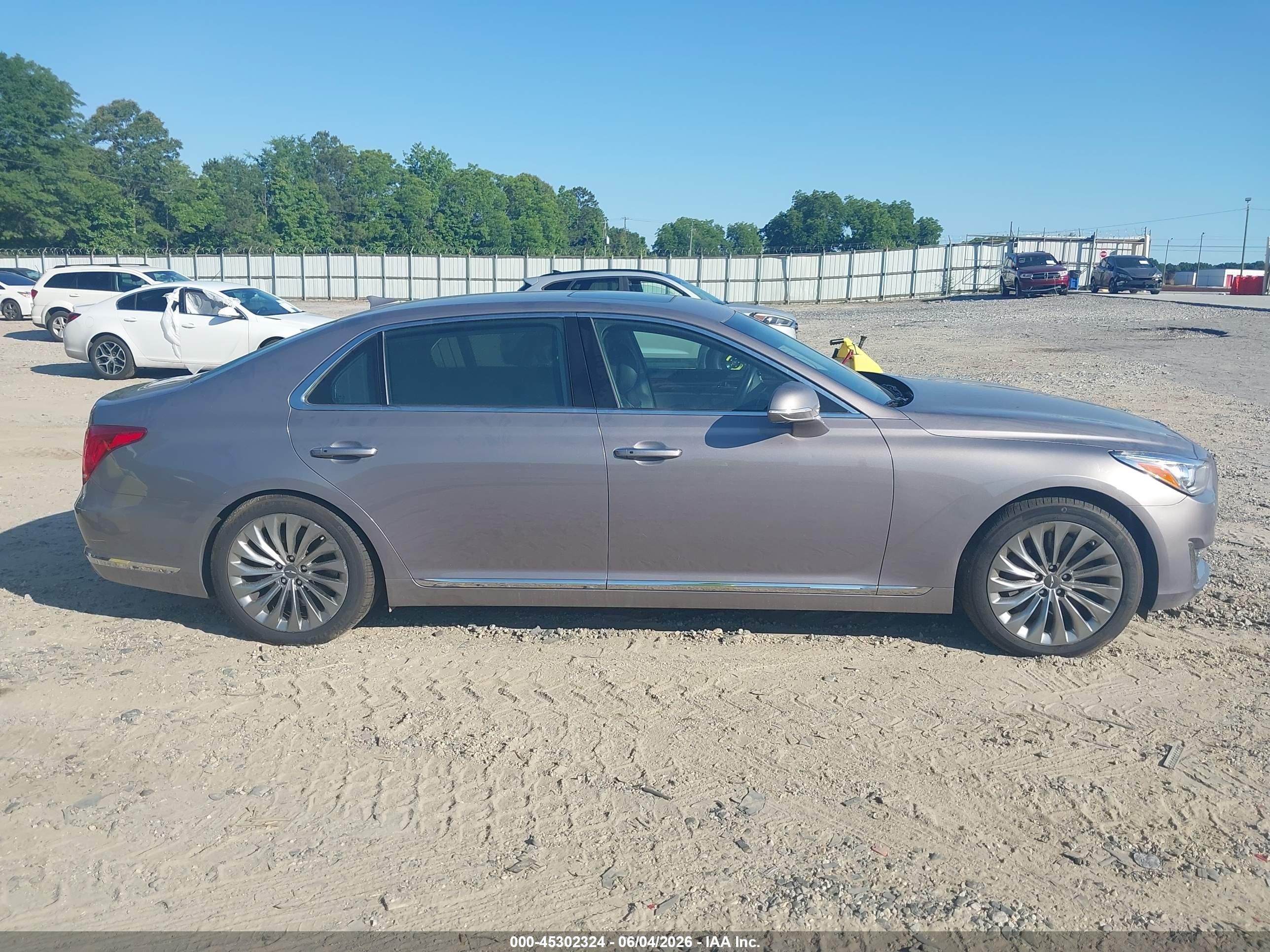 2018 Genesis G90 5.0 Ultimate Серый vin: KMHG54JH7JU041548