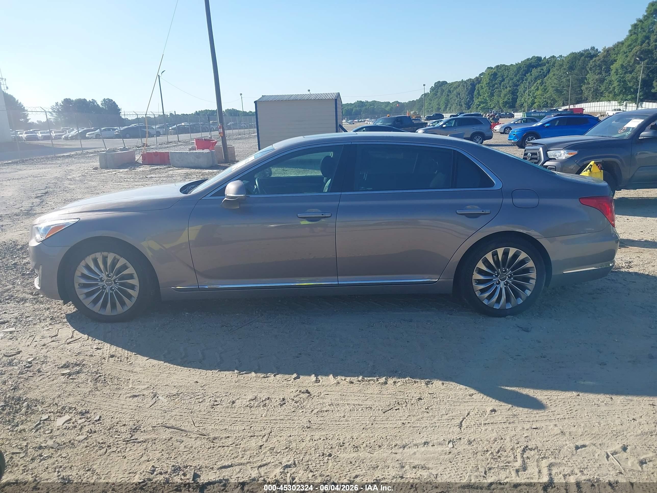 2018 Genesis G90 5.0 Ultimate Серый vin: KMHG54JH7JU041548