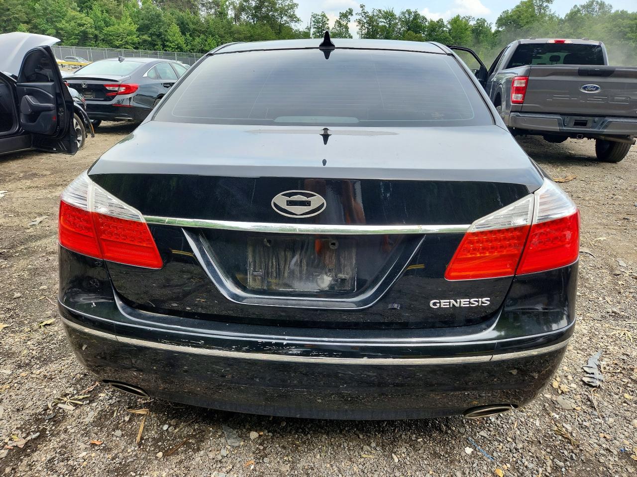 2009 Hyundai Genesis 3.8l Black vin: KMHGC46E09U020153