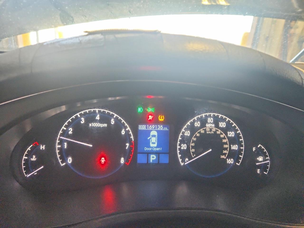 2009 Hyundai Genesis 3.8l Black vin: KMHGC46E09U039754