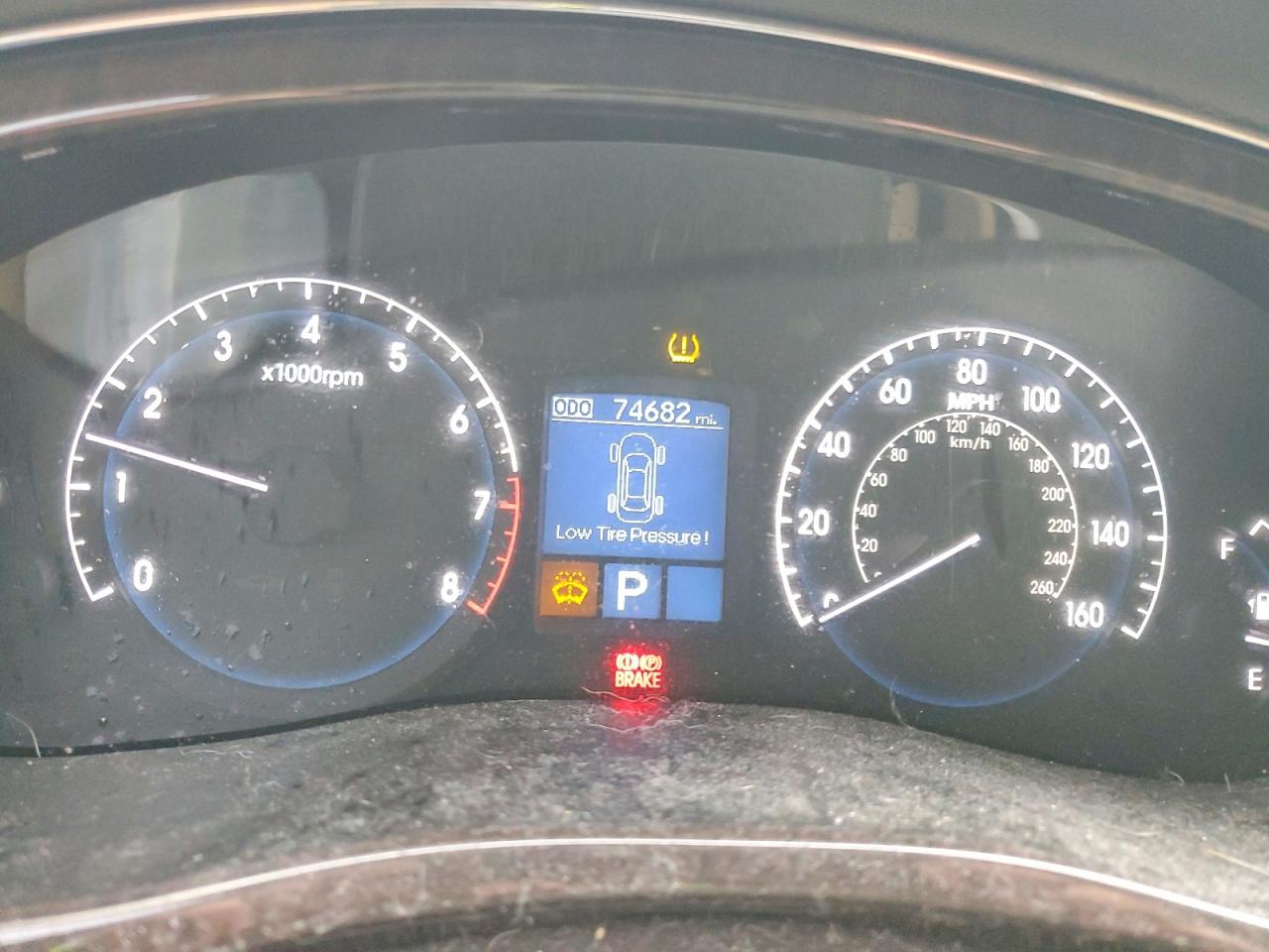 2009 Hyundai Genesis 3.8l White vin: KMHGC46E09U061026