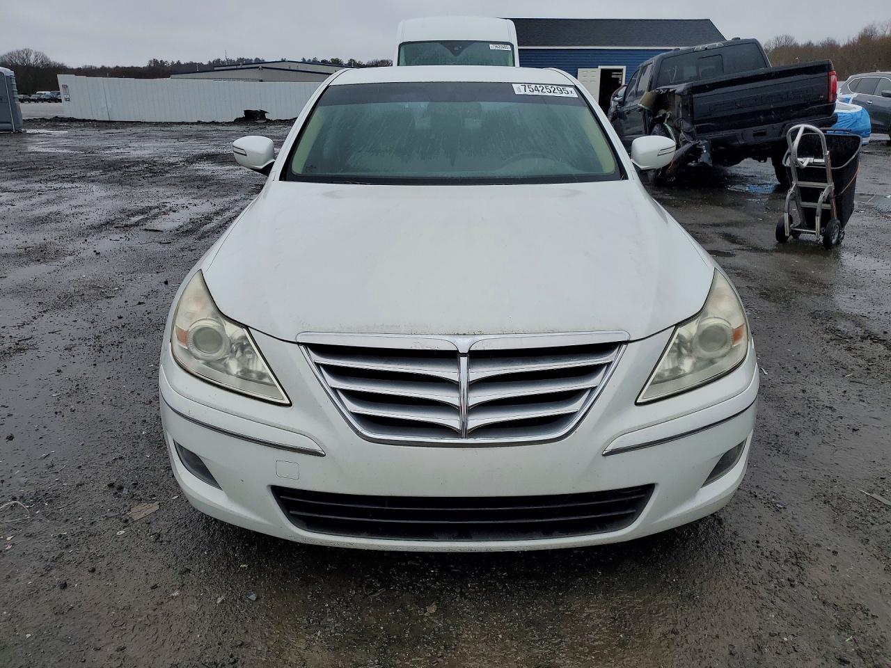 2009 Hyundai Genesis 3.8l White vin: KMHGC46E09U061026
