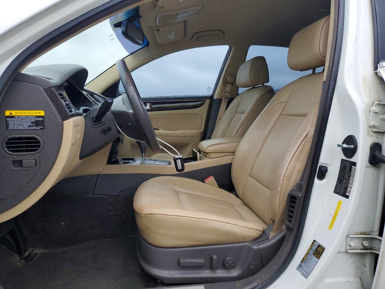 2009 Hyundai Genesis 3.8l White vin: KMHGC46E09U061026