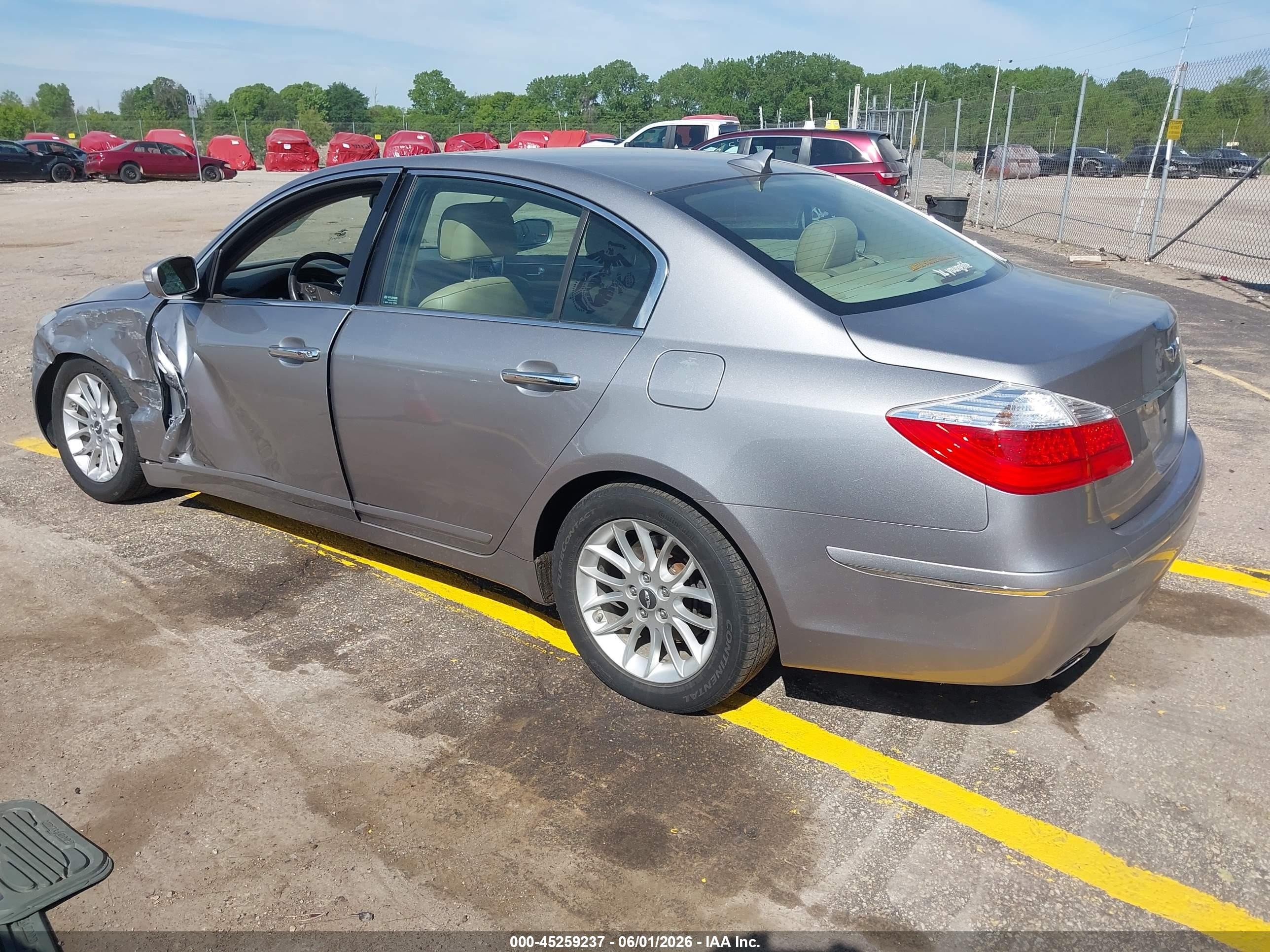 2009 Hyundai Genesis 3.8 Серый vin: KMHGC46E19U027175