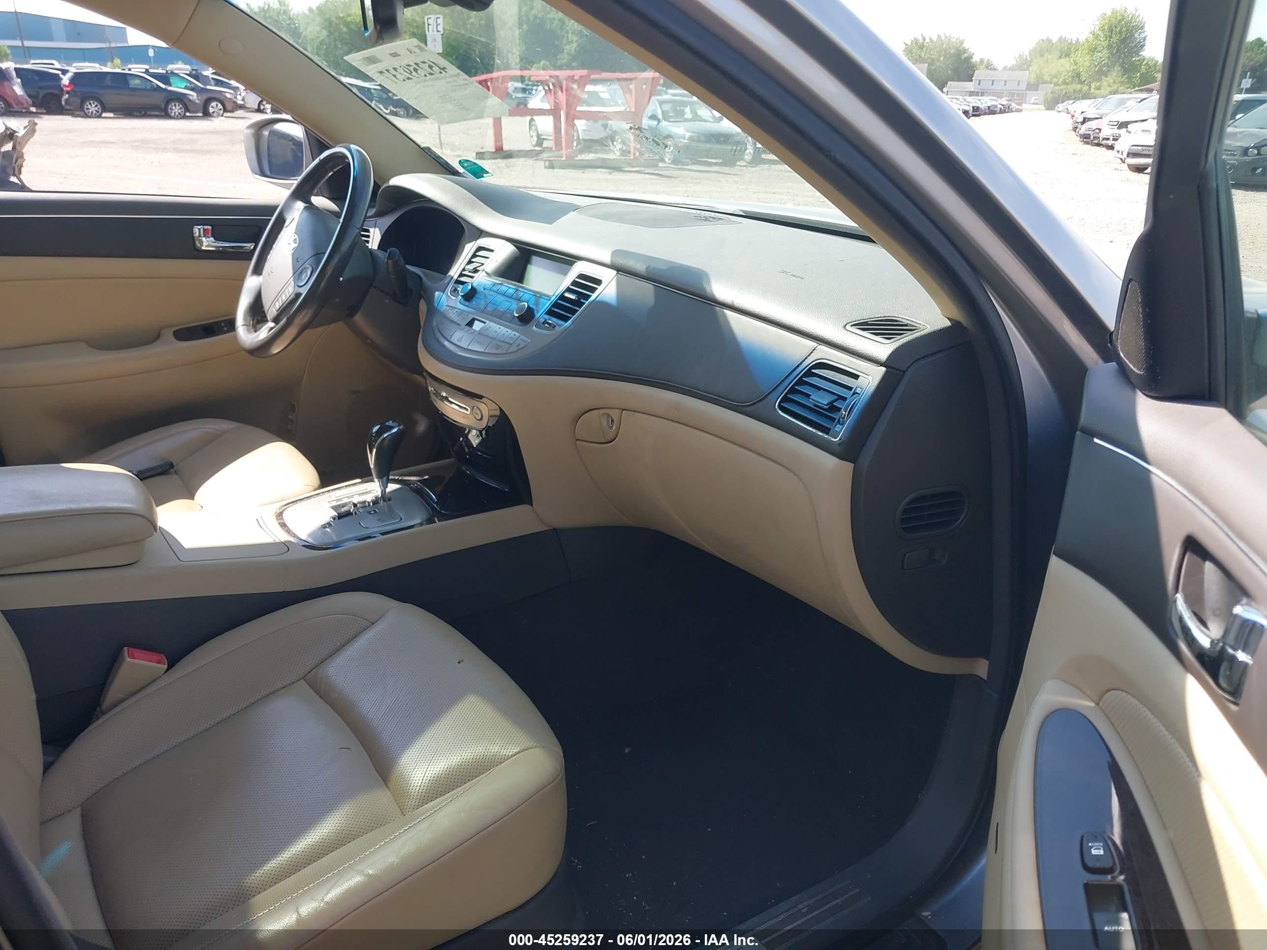 2009 Hyundai Genesis 3.8 Серый vin: KMHGC46E19U027175
