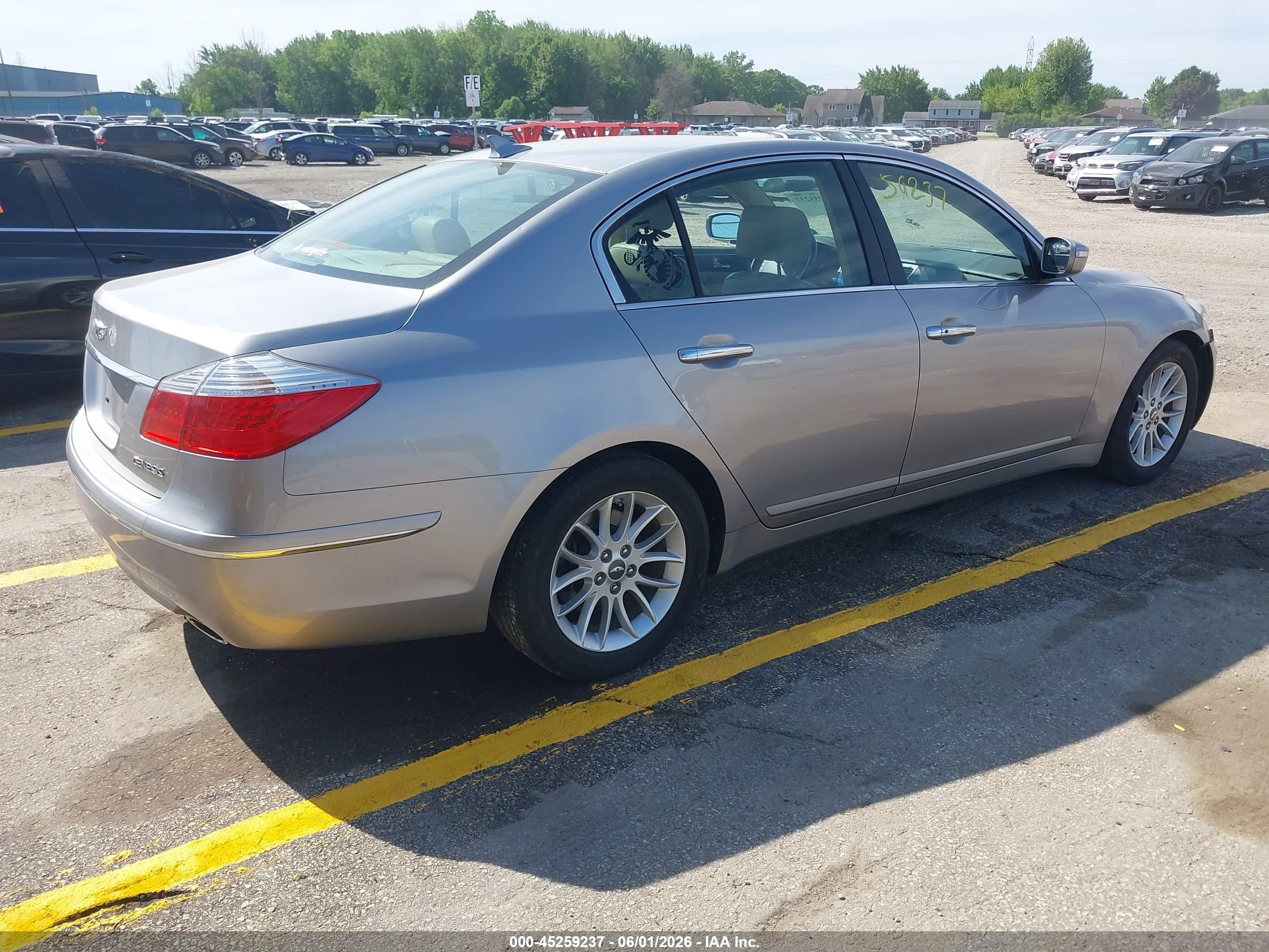 2009 Hyundai Genesis 3.8 Серый vin: KMHGC46E19U027175