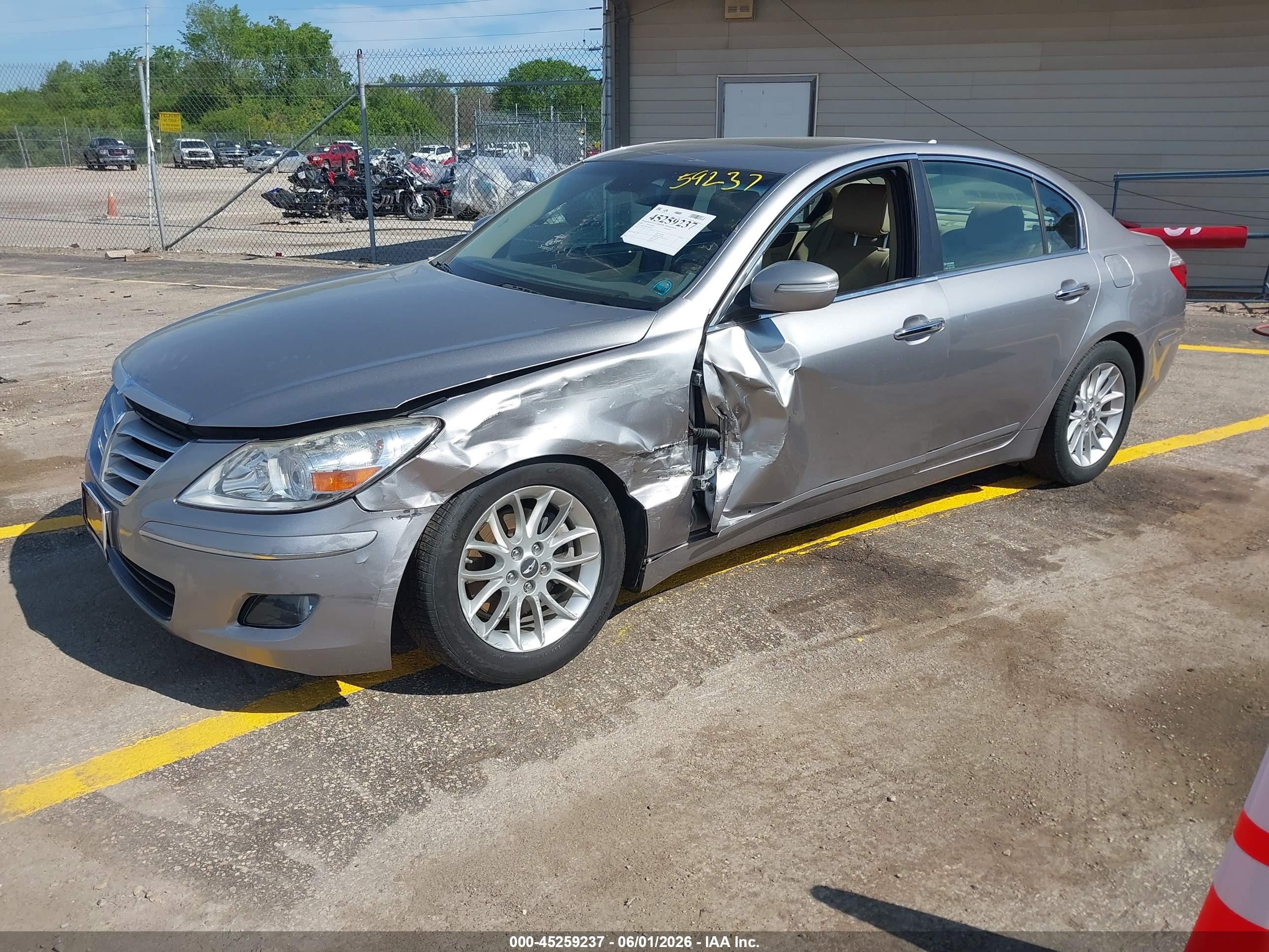 2009 Hyundai Genesis 3.8 Серый vin: KMHGC46E19U027175
