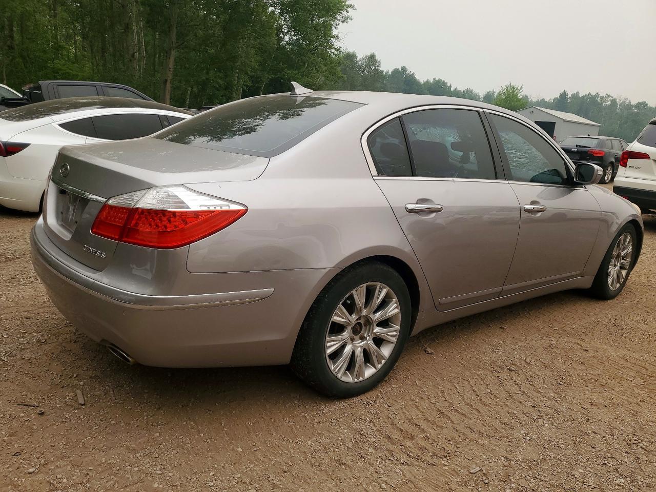 2009 Hyundai Genesis 3.8l Silver vin: KMHGC46E19U038810