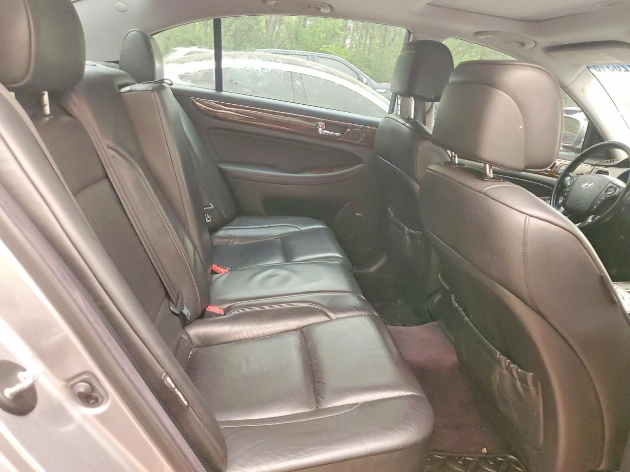 2009 Hyundai Genesis 3.8l Silver vin: KMHGC46E19U038810
