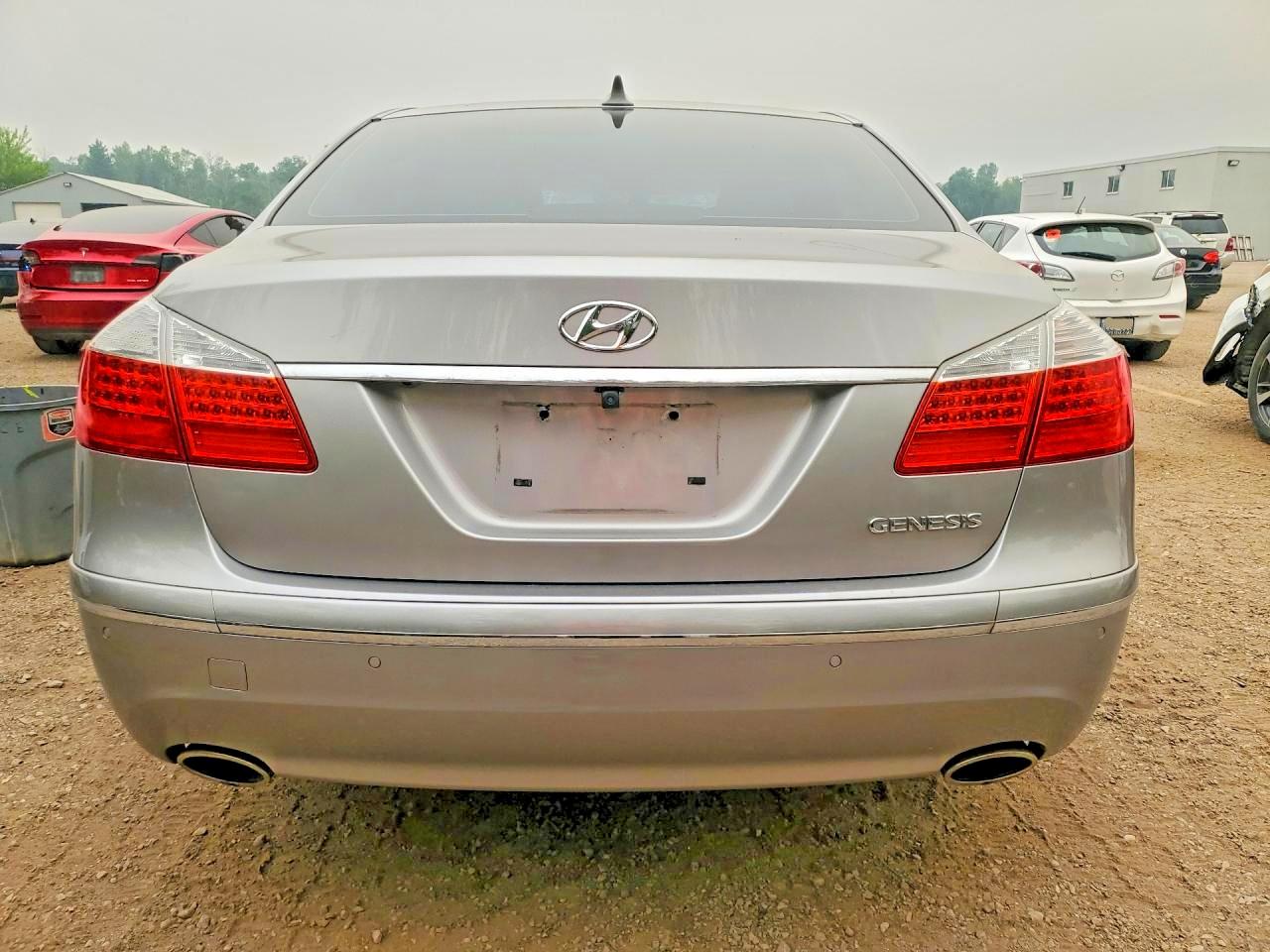 2009 Hyundai Genesis 3.8l Silver vin: KMHGC46E19U038810