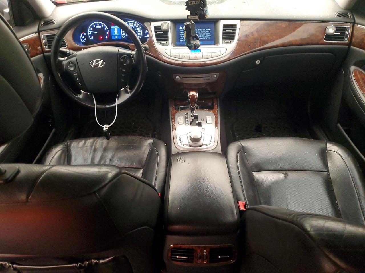 2009 Hyundai Genesis 3.8l Silver vin: KMHGC46E19U038810