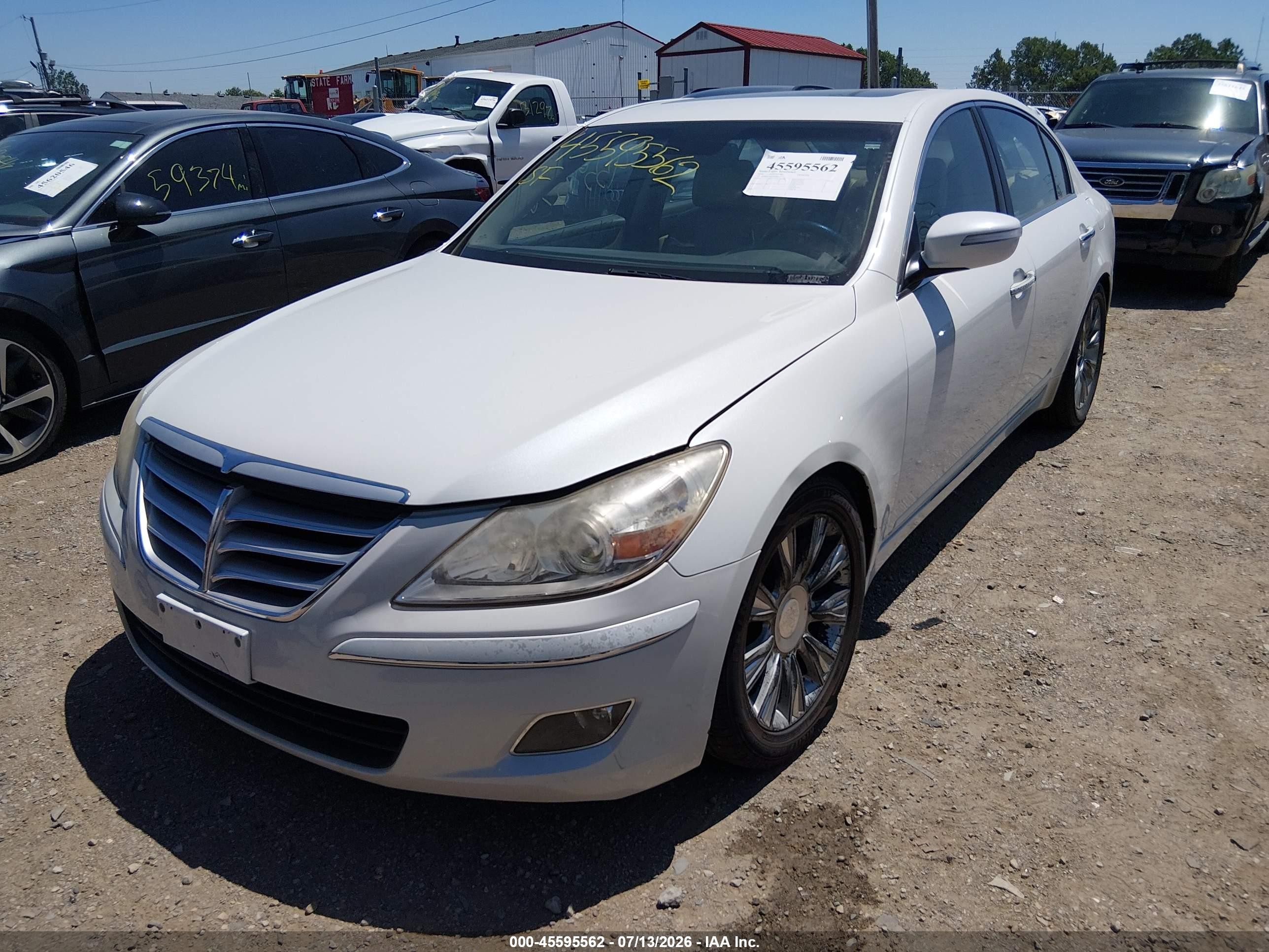 2009 Hyundai Genesis 3.8 White vin: KMHGC46E19U043215