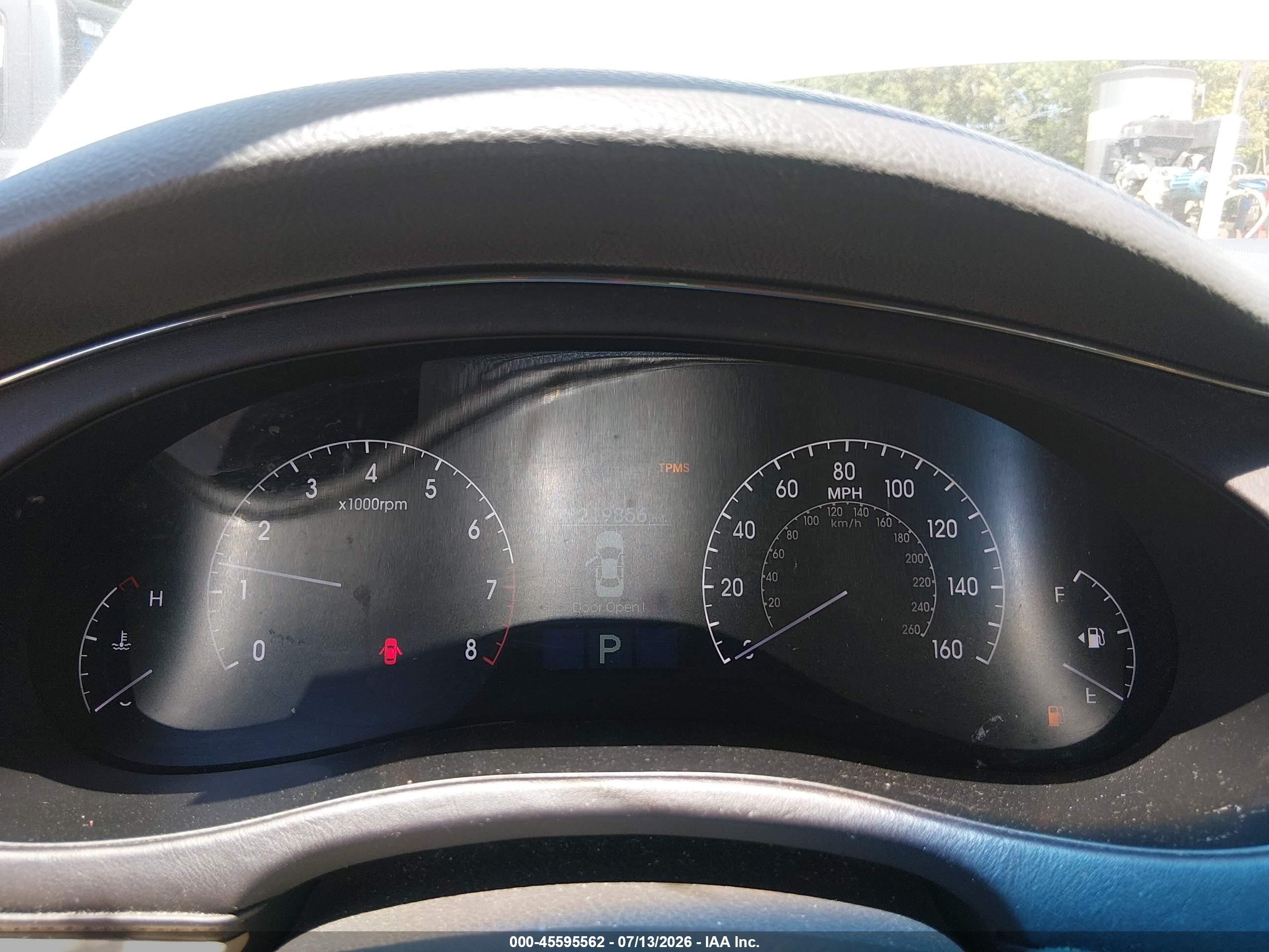 2009 Hyundai Genesis 3.8 White vin: KMHGC46E19U043215