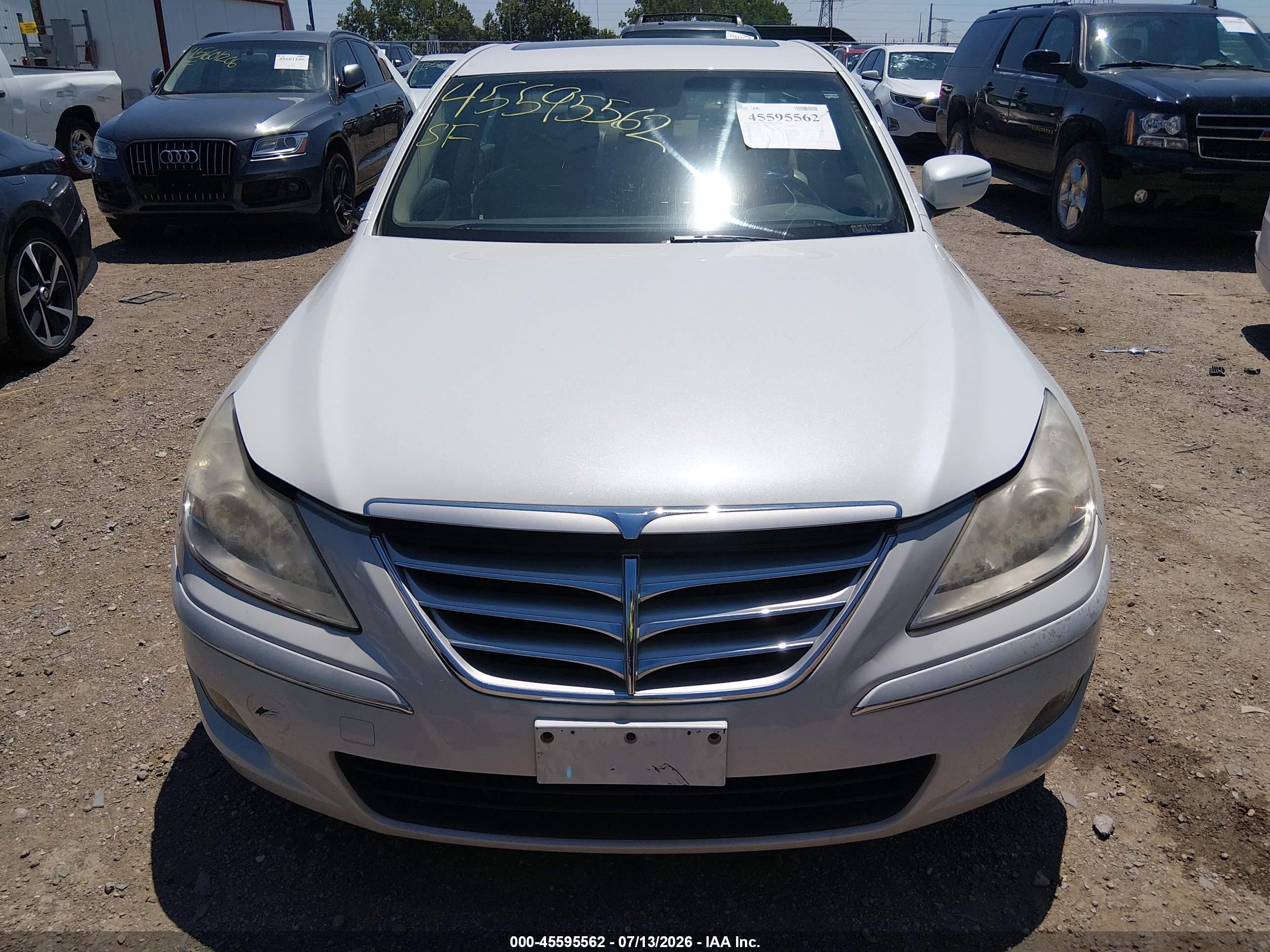 2009 Hyundai Genesis 3.8 White vin: KMHGC46E19U043215