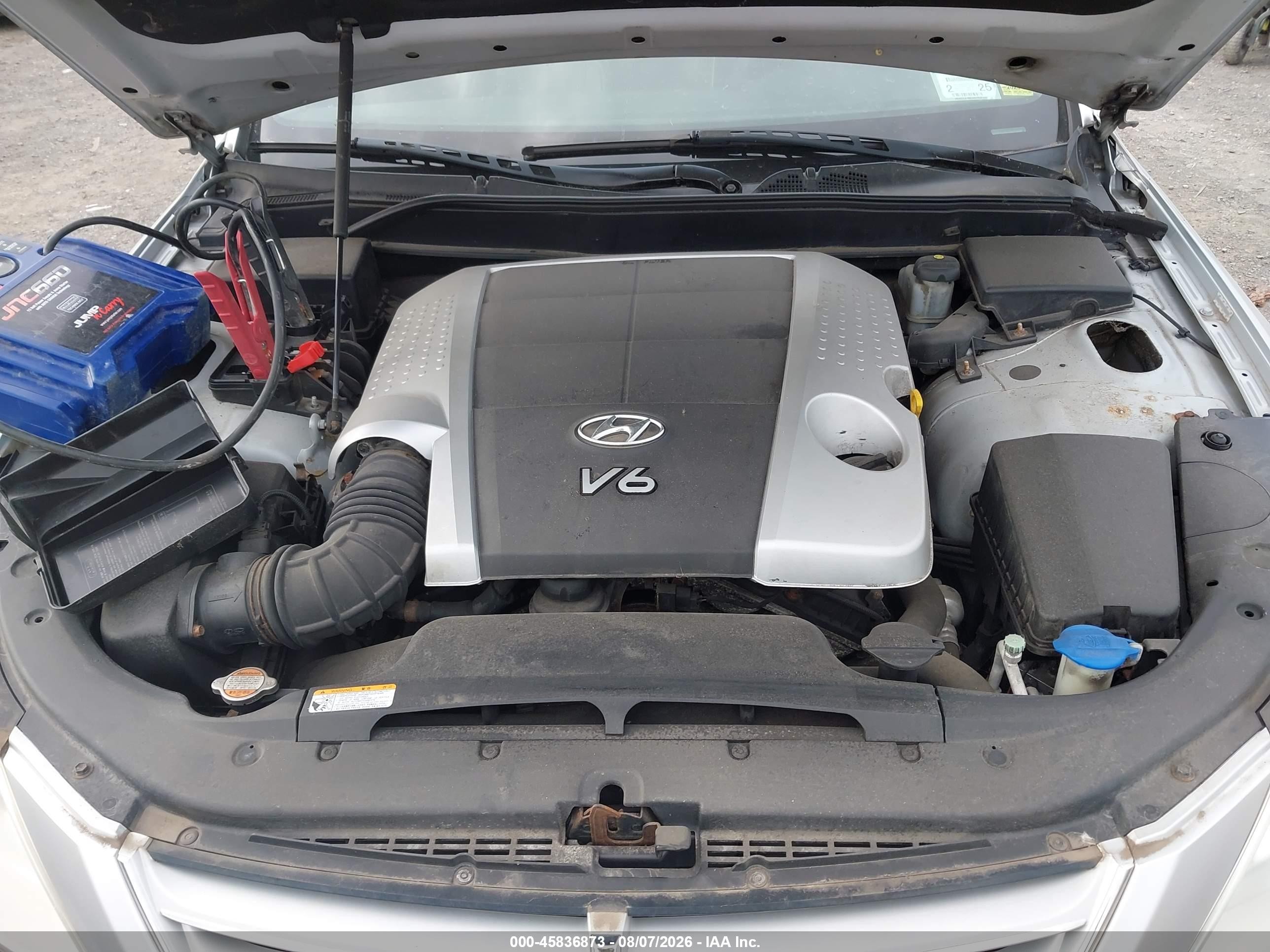 2009 Hyundai Genesis 3.8 Silver vin: KMHGC46E29U018498