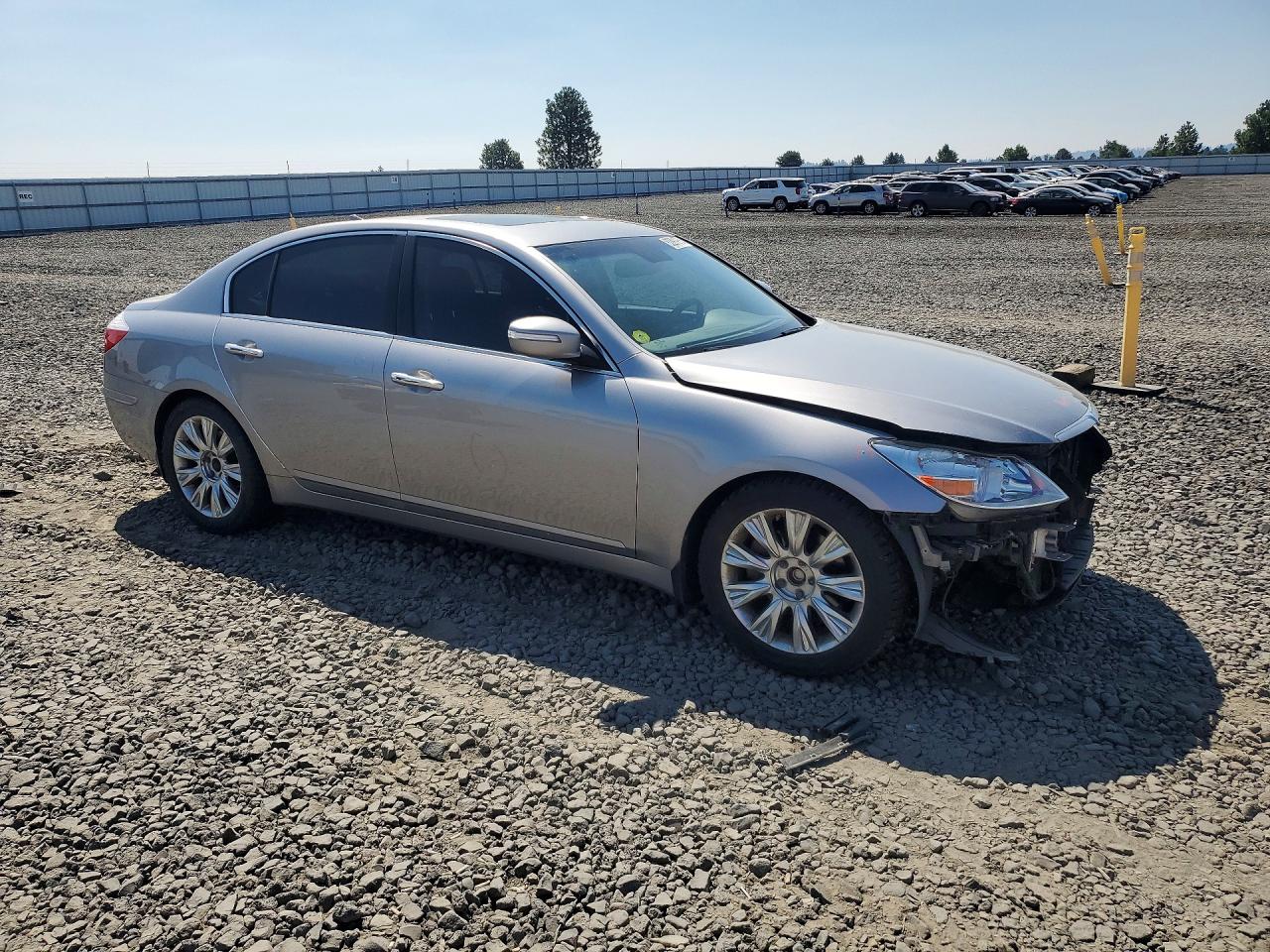 2009 Hyundai Genesis 3.8l Silver vin: KMHGC46E29U025984
