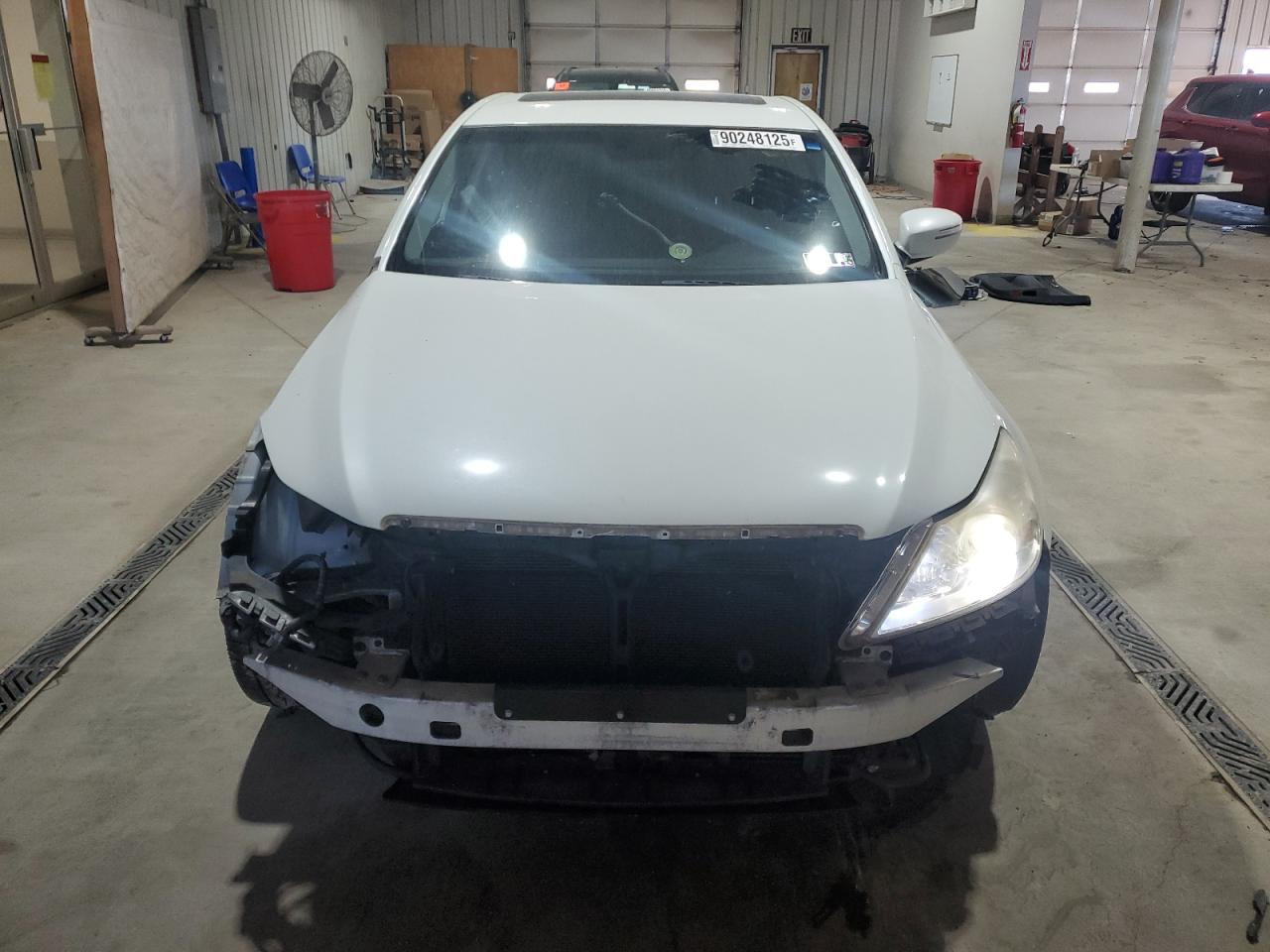 2009 Hyundai Genesis 3.8l White vin: KMHGC46E29U037097