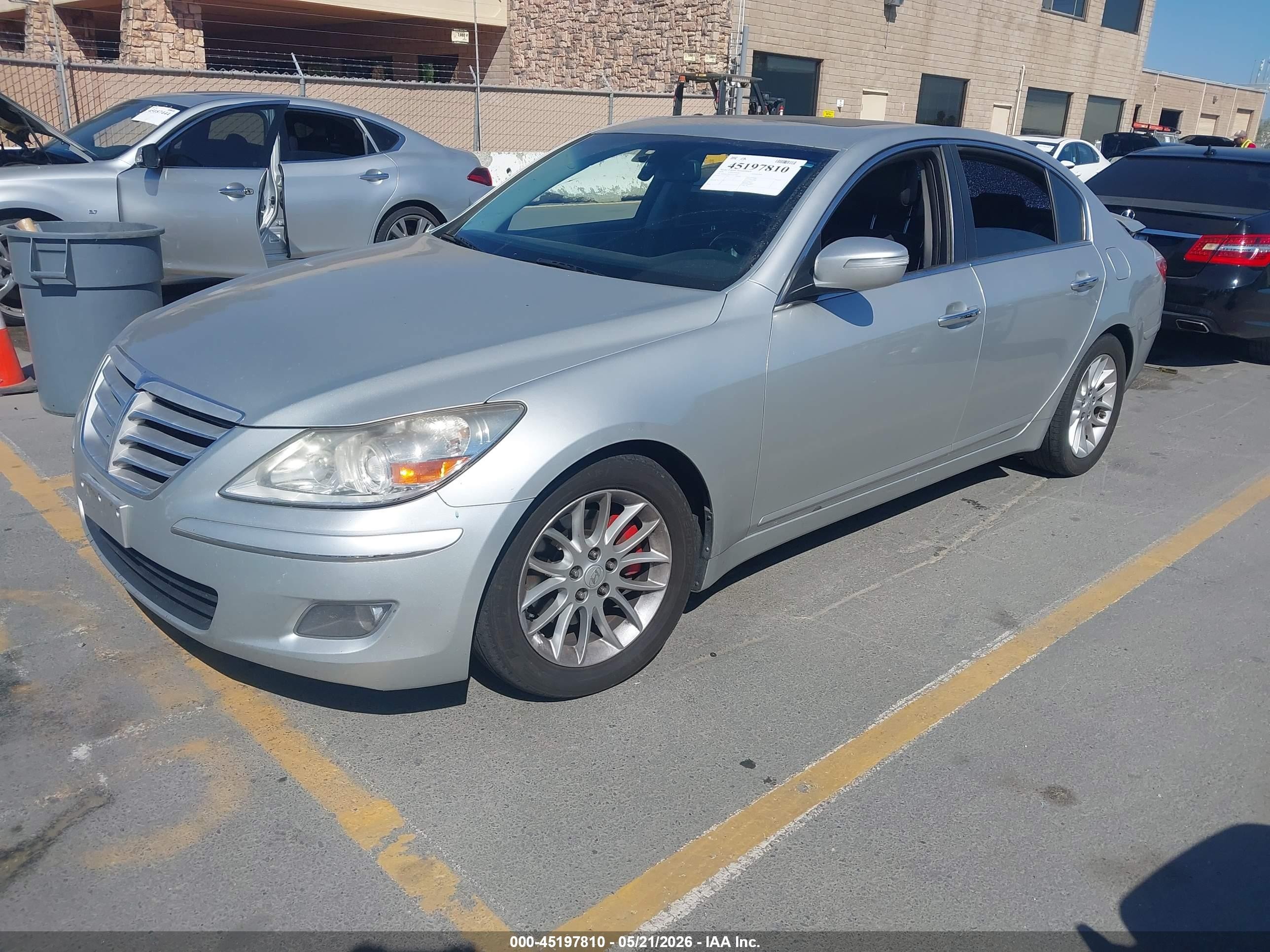 2009 Hyundai Genesis 3.8 Silver vin: KMHGC46E29U042946
